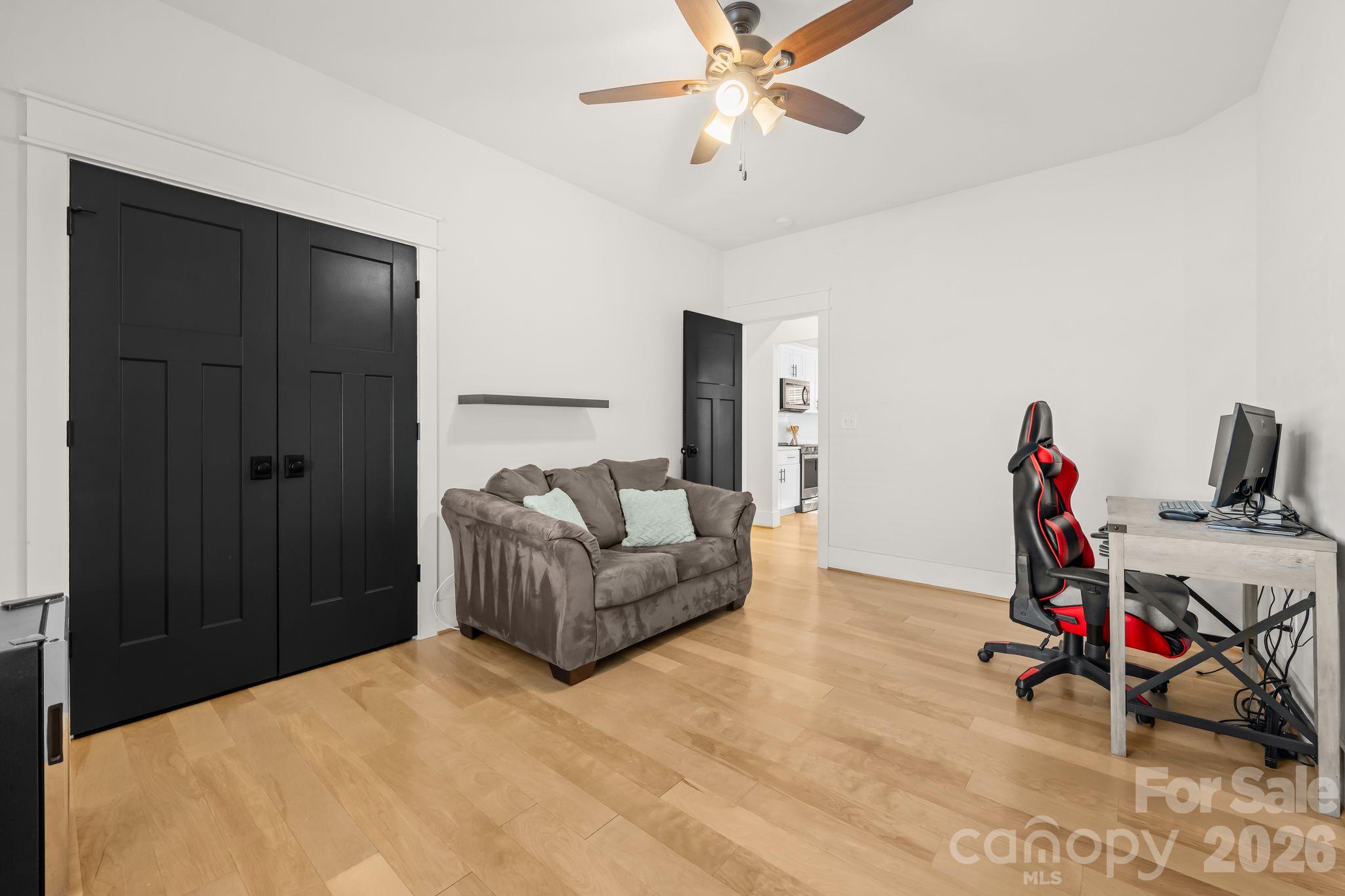 Single Family Residence at 5309 Tarrywood Lane, Charlotte, photo 12 of 22