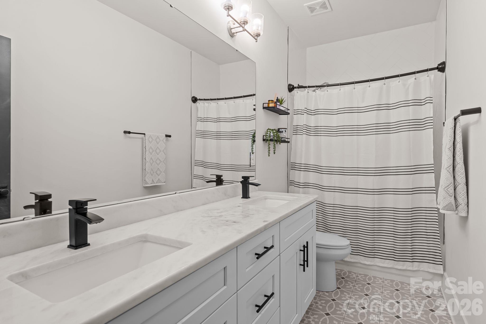 Single Family Residence at 5309 Tarrywood Lane, Charlotte, photo 13 of 22
