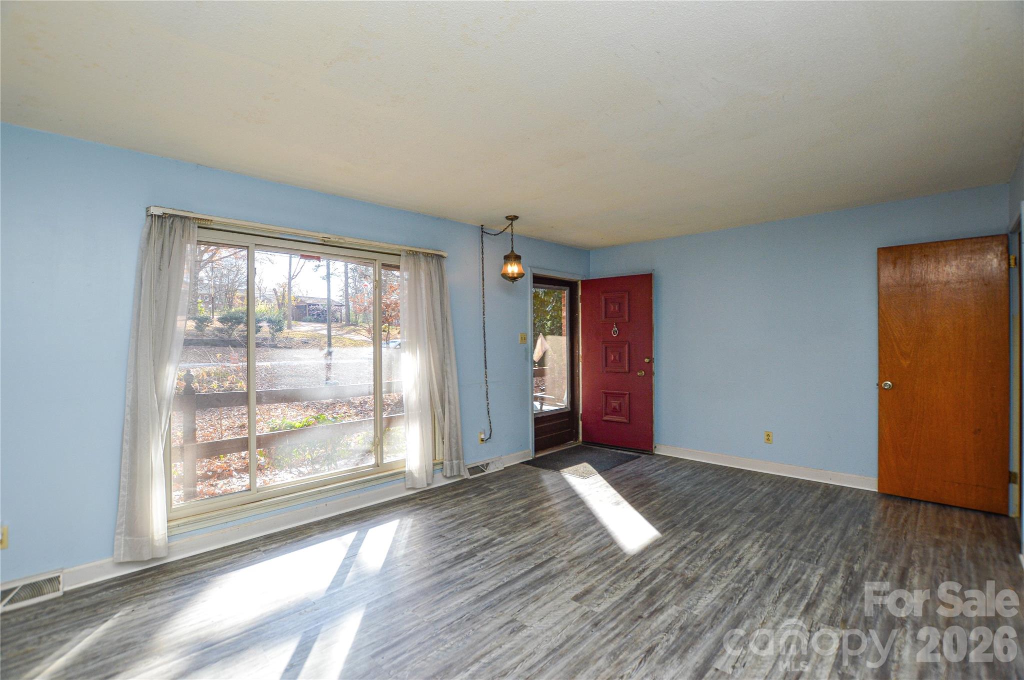 Single Family Residence at 1405 Forest Park Drive, Statesville, photo 4 of 22