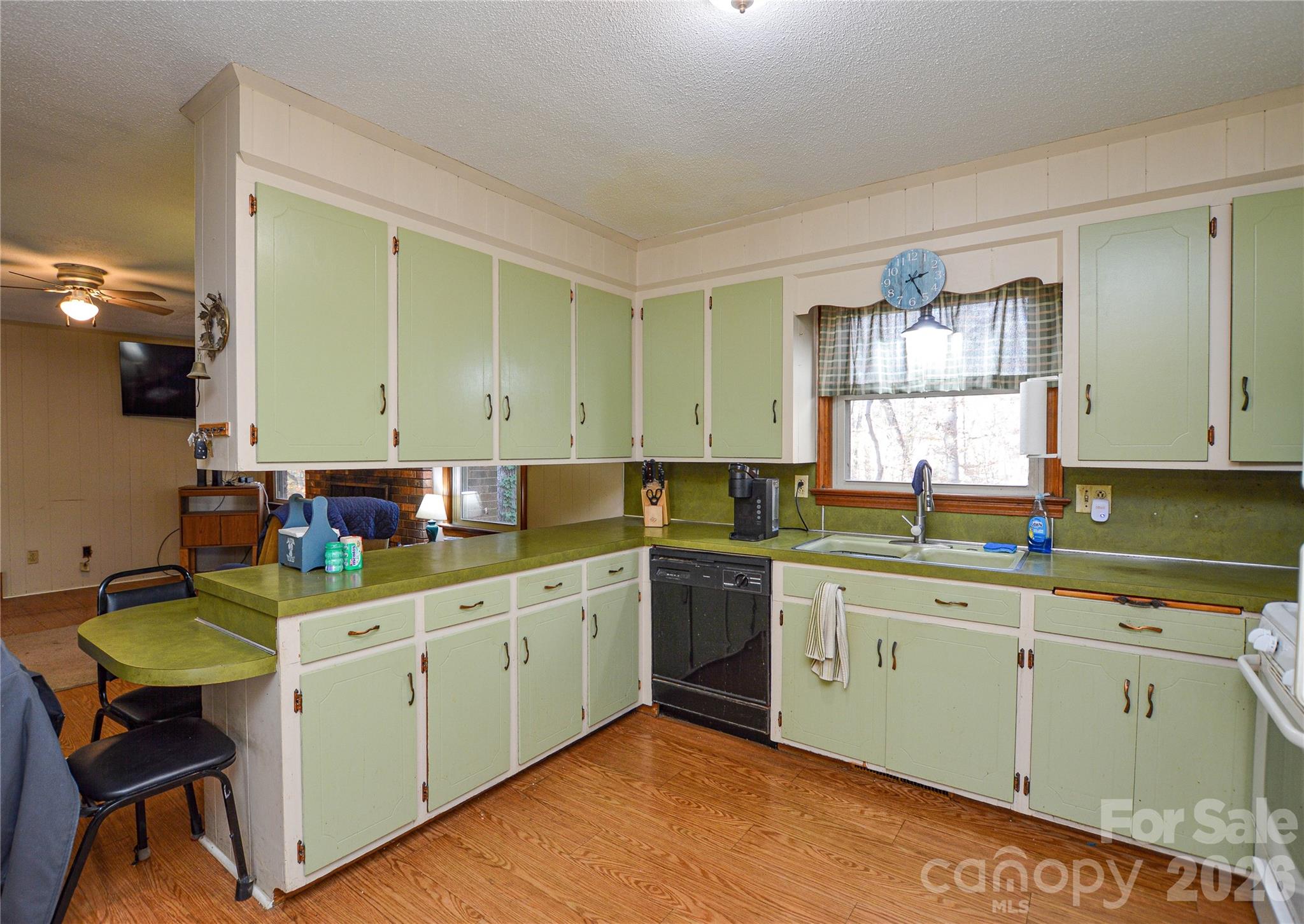 Single Family Residence at 1405 Forest Park Drive, Statesville, photo 9 of 22