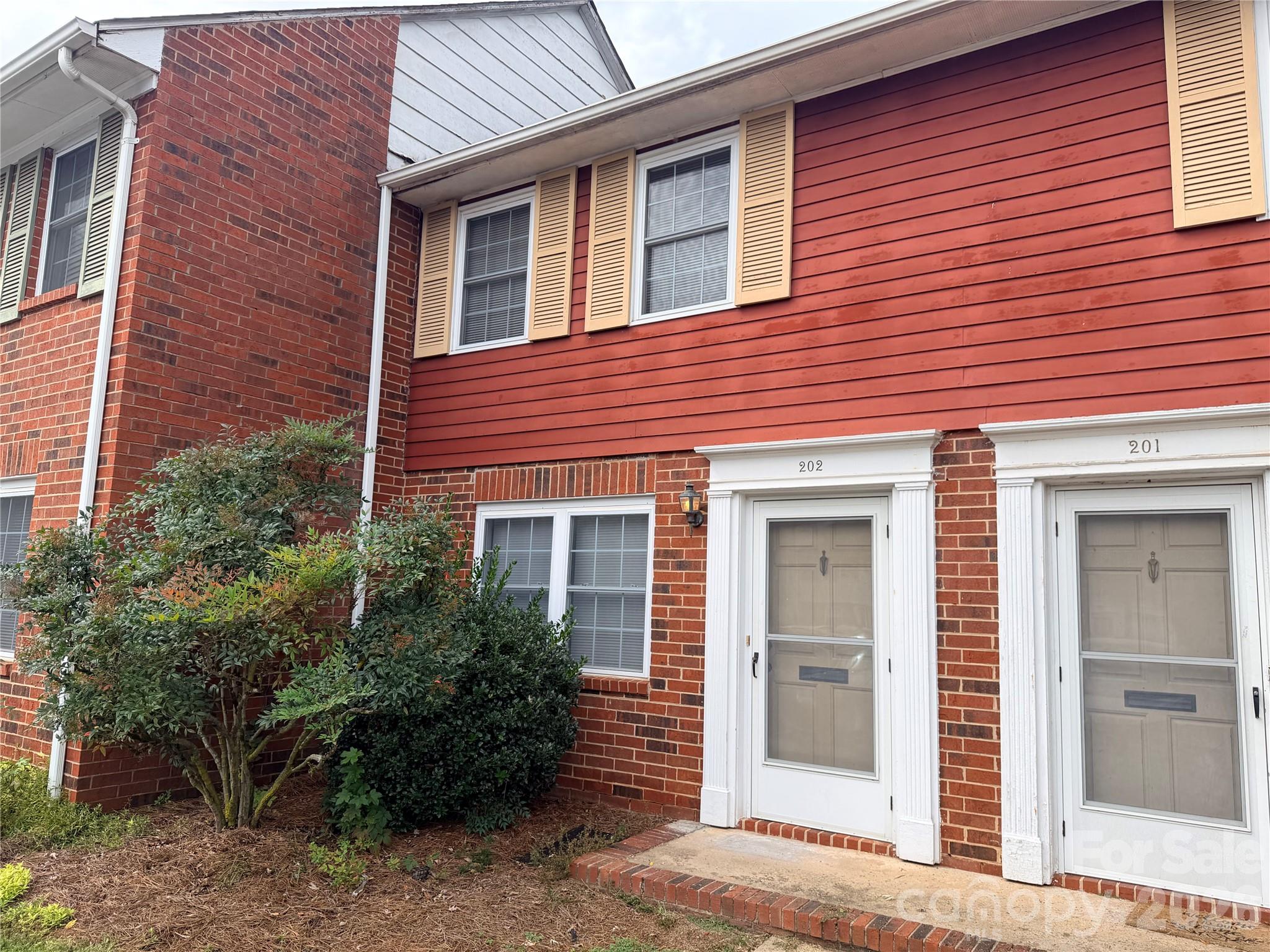 Condominium at 1300 Larchmont Place, Salisbury, photo 2 of 16