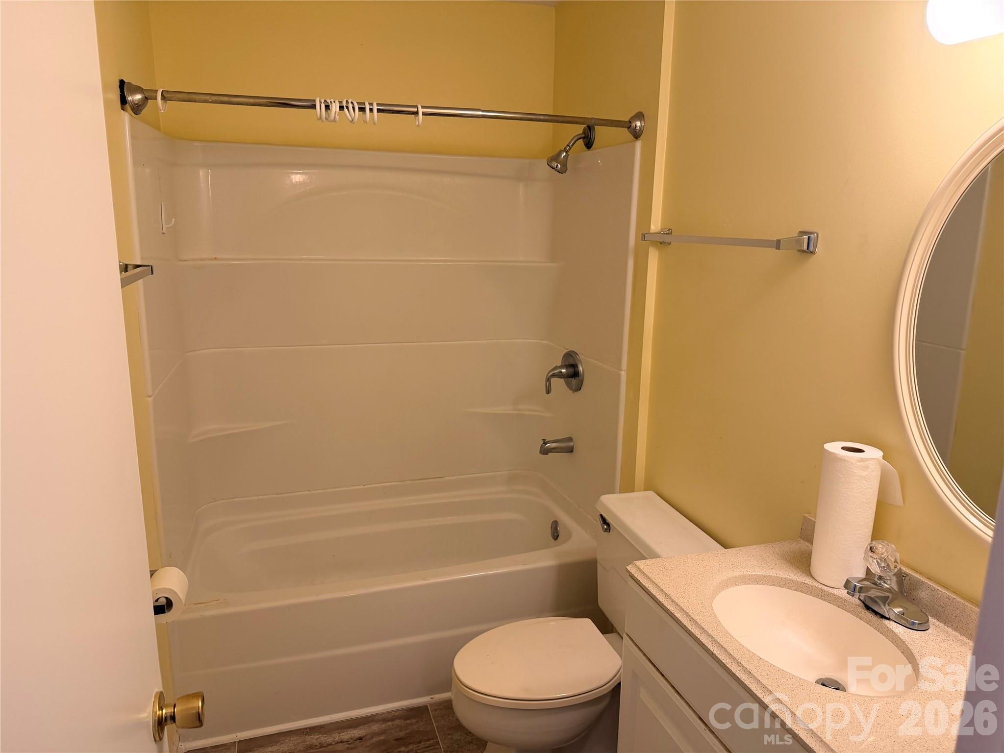 Condominium at 1300 Larchmont Place, Salisbury, photo 10 of 16