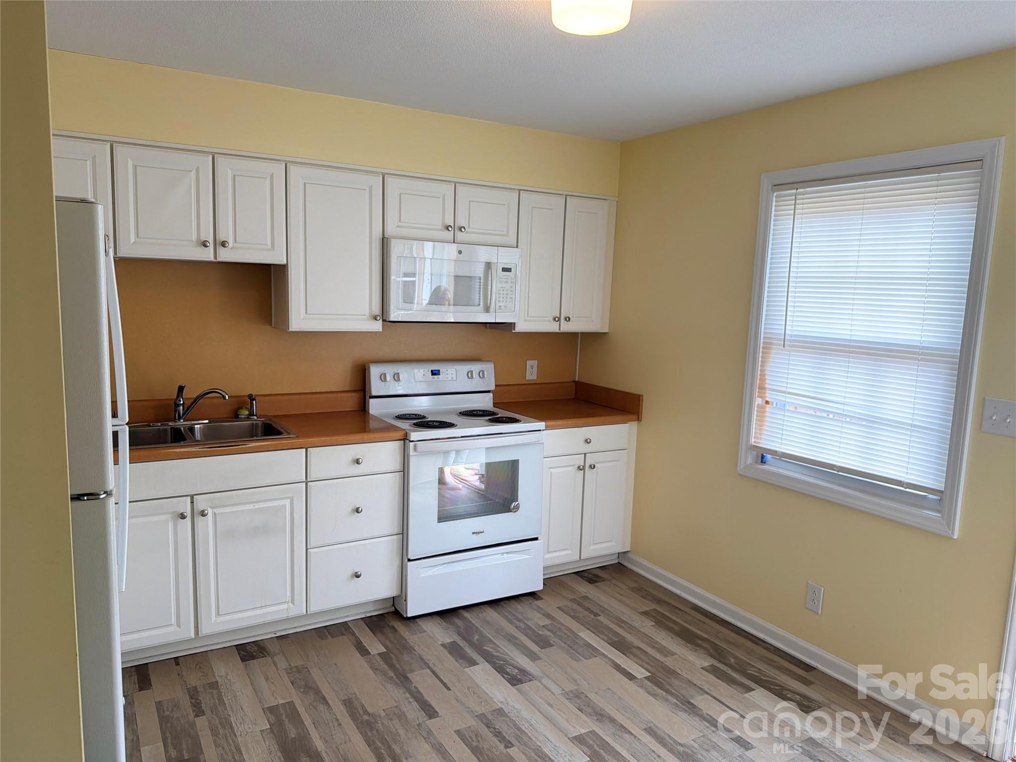 Condominium at 1300 Larchmont Place, Salisbury, photo 11 of 16