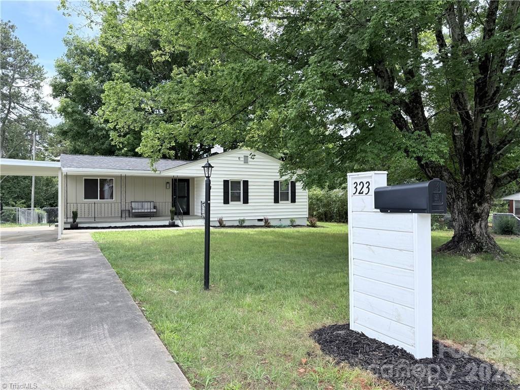 Single Family Residence at 323 Western Boulevard, Lexington, photo 2 of 21