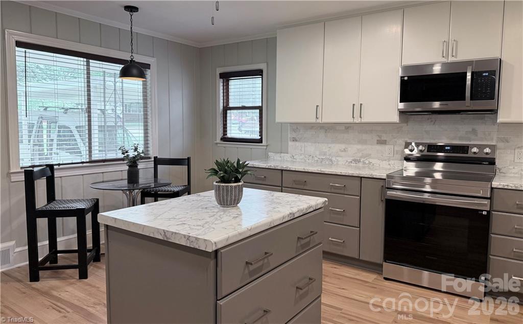 Single Family Residence at 323 Western Boulevard, Lexington, photo 5 of 21
