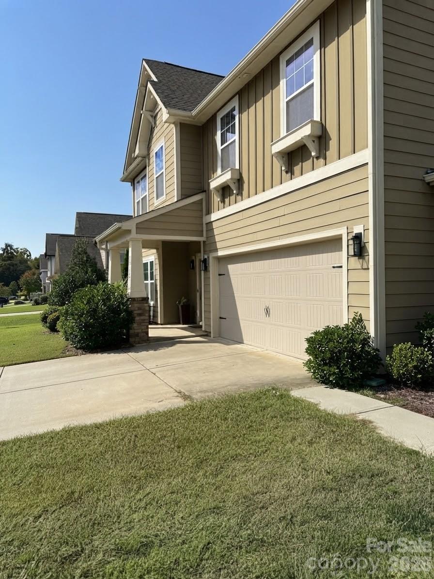 Single Family Residence at 2030 Pine Siskin Court, Indian Land, photo 4 of 13
