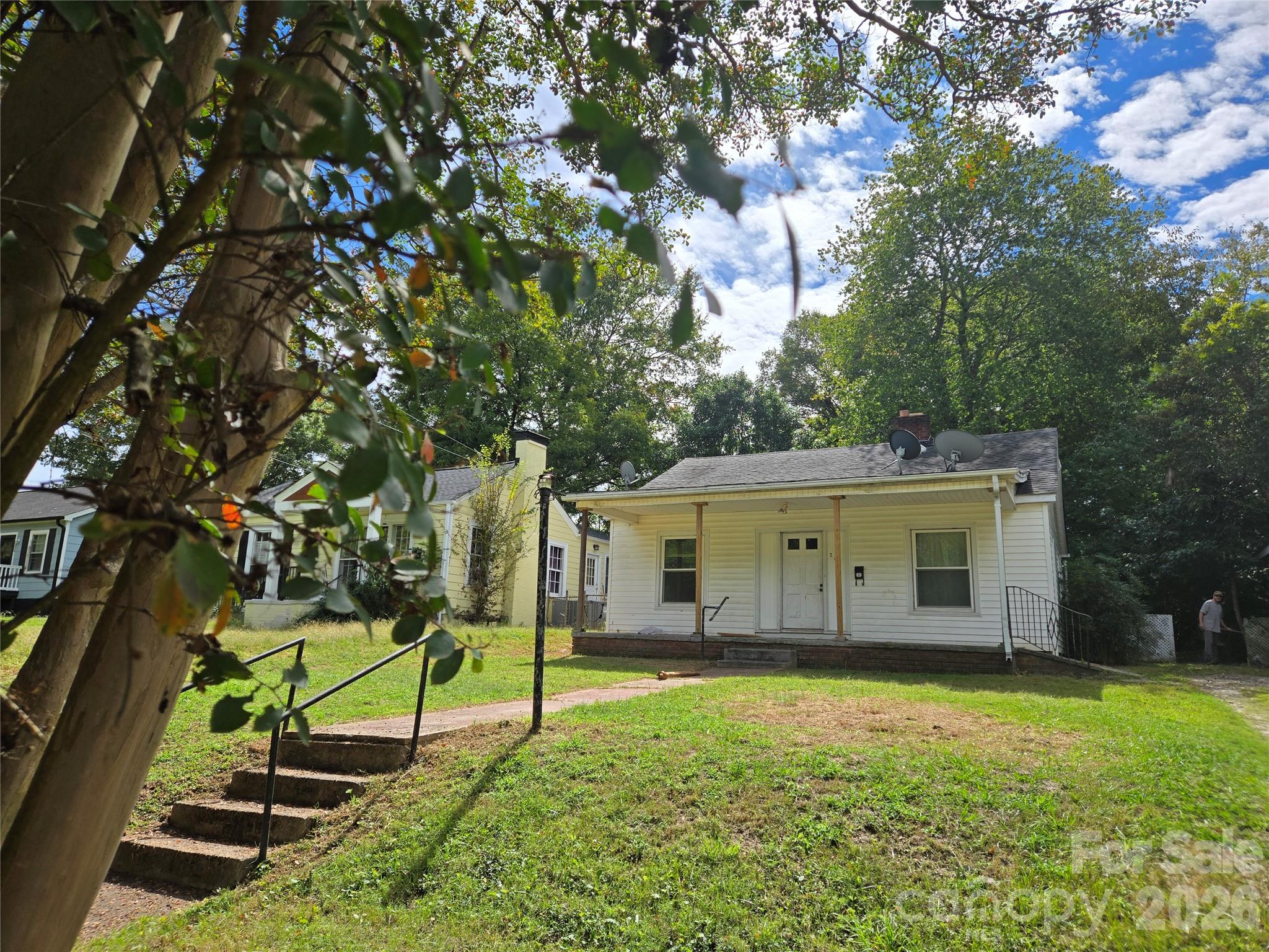 Single Family Residence at 207 W Washington Avenue, Bessemer City, photo 2 of 8