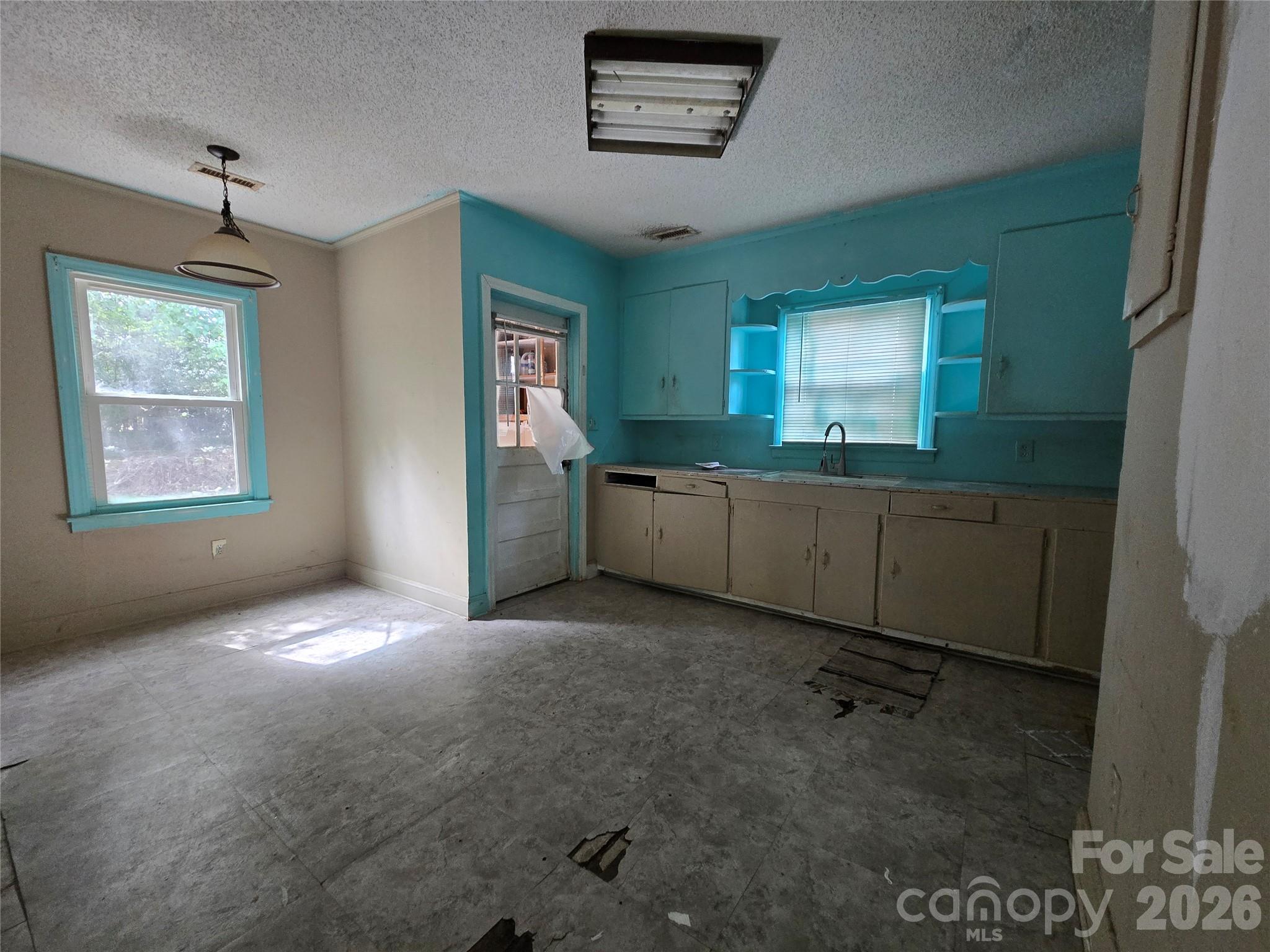 Single Family Residence at 207 W Washington Avenue, Bessemer City, photo 6 of 8