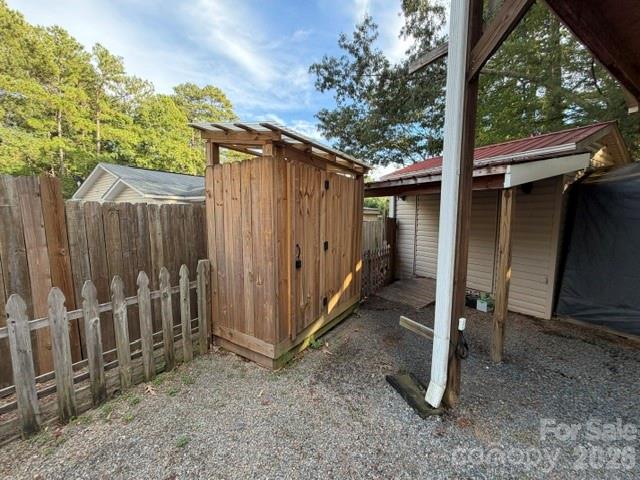 Outdoor Shower - 109 Driftwood Trail, Mount Gilead