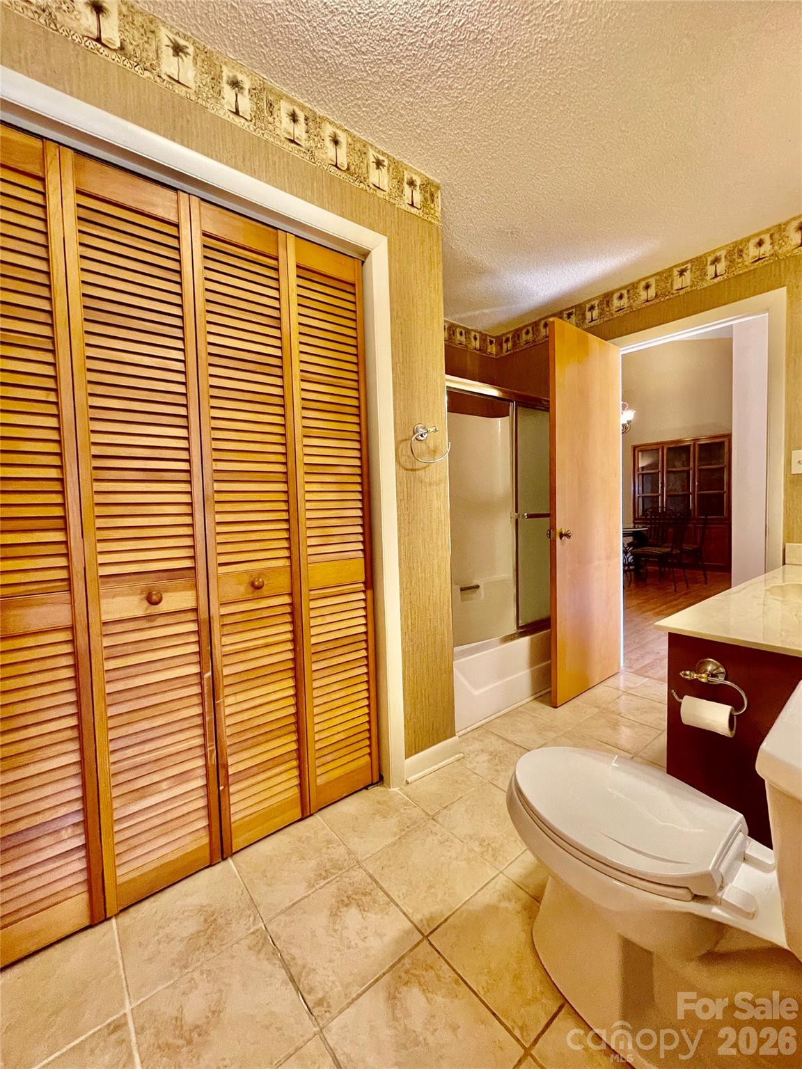 Condominium at 1300 Larchmont Place, Salisbury, photo 12 of 23