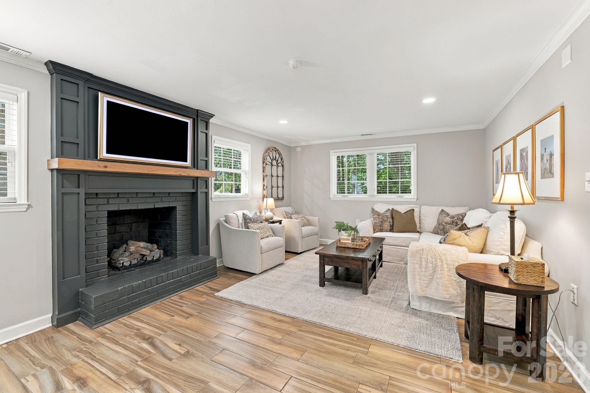 Single Family Residence at 4001 Sussex Avenue, Charlotte, photo 9 of 29