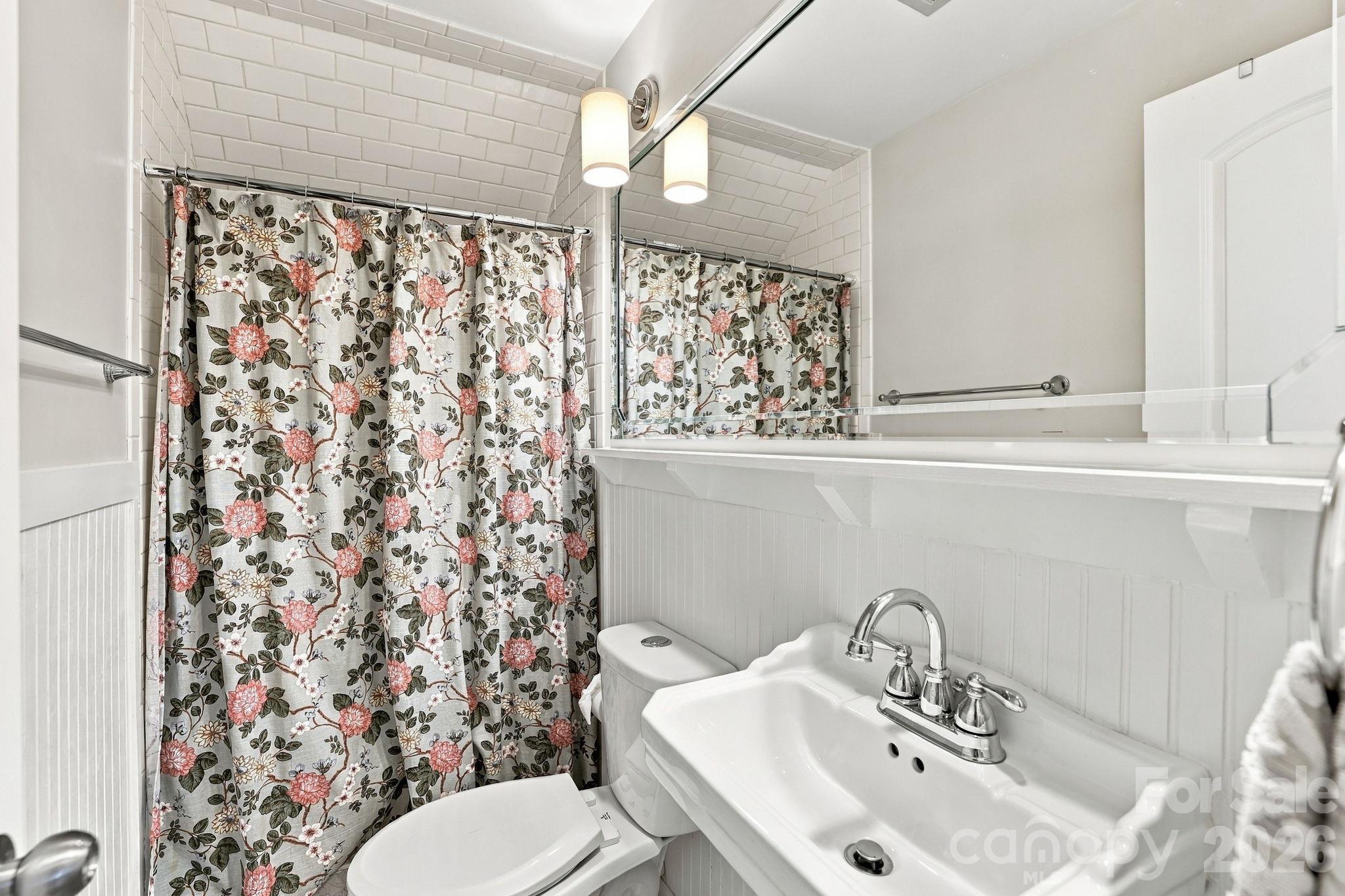 Single Family Residence at 4001 Sussex Avenue, Charlotte, photo 13 of 29