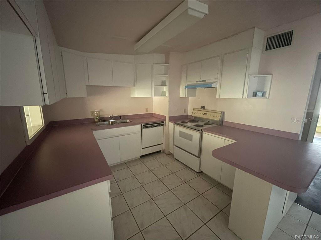 Single Family Residence at 120 NW Magnolia CIR, CRYSTALRIVER FL 34428, Crystal River, photo 17 of 46
