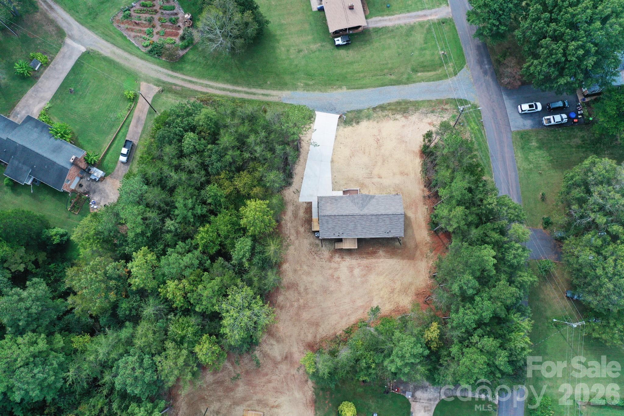 Single Family Residence at 2026 Windigo Street, Newton, photo 6 of 41