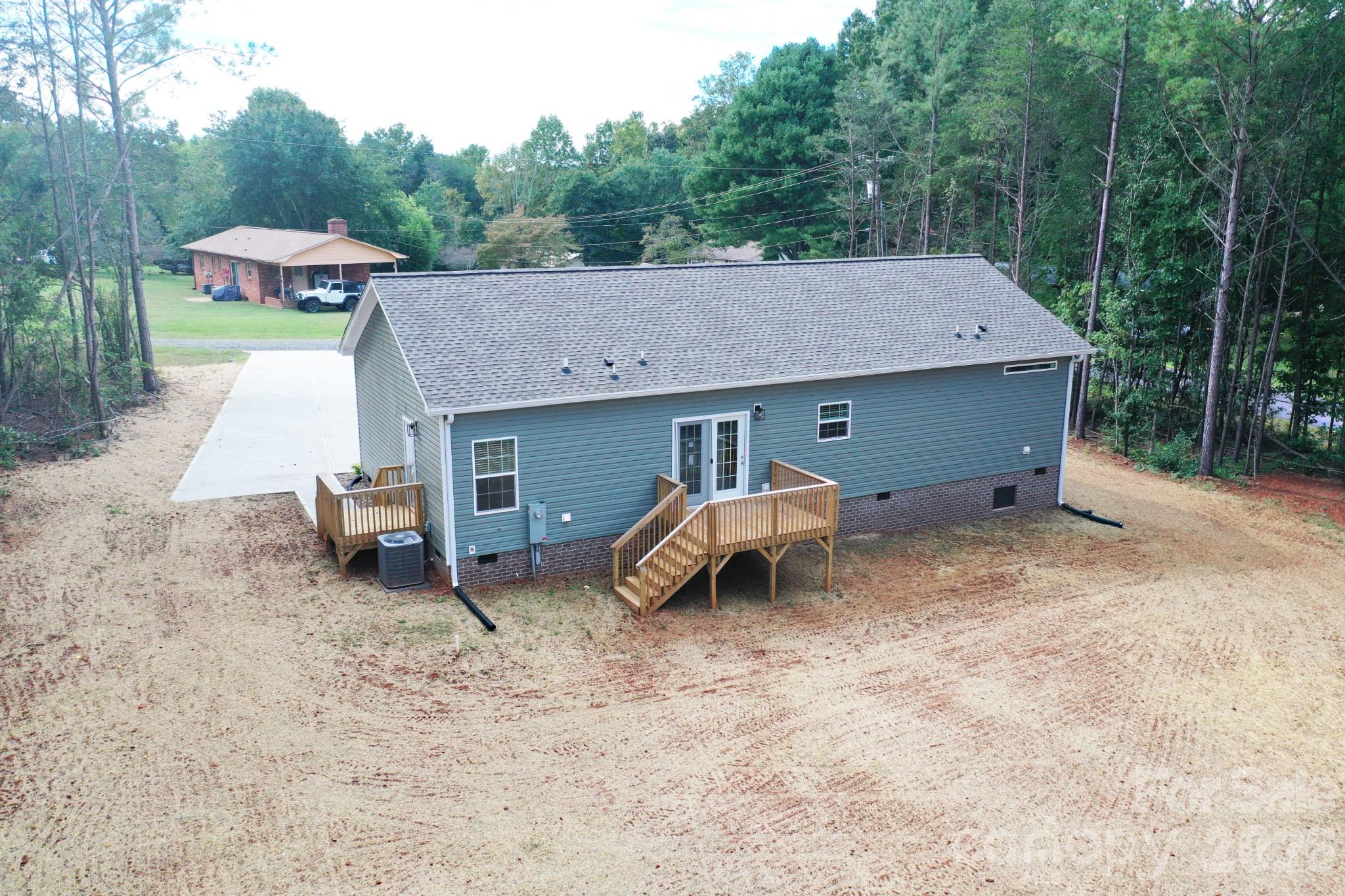 Single Family Residence at 2026 Windigo Street, Newton, photo 34 of 41