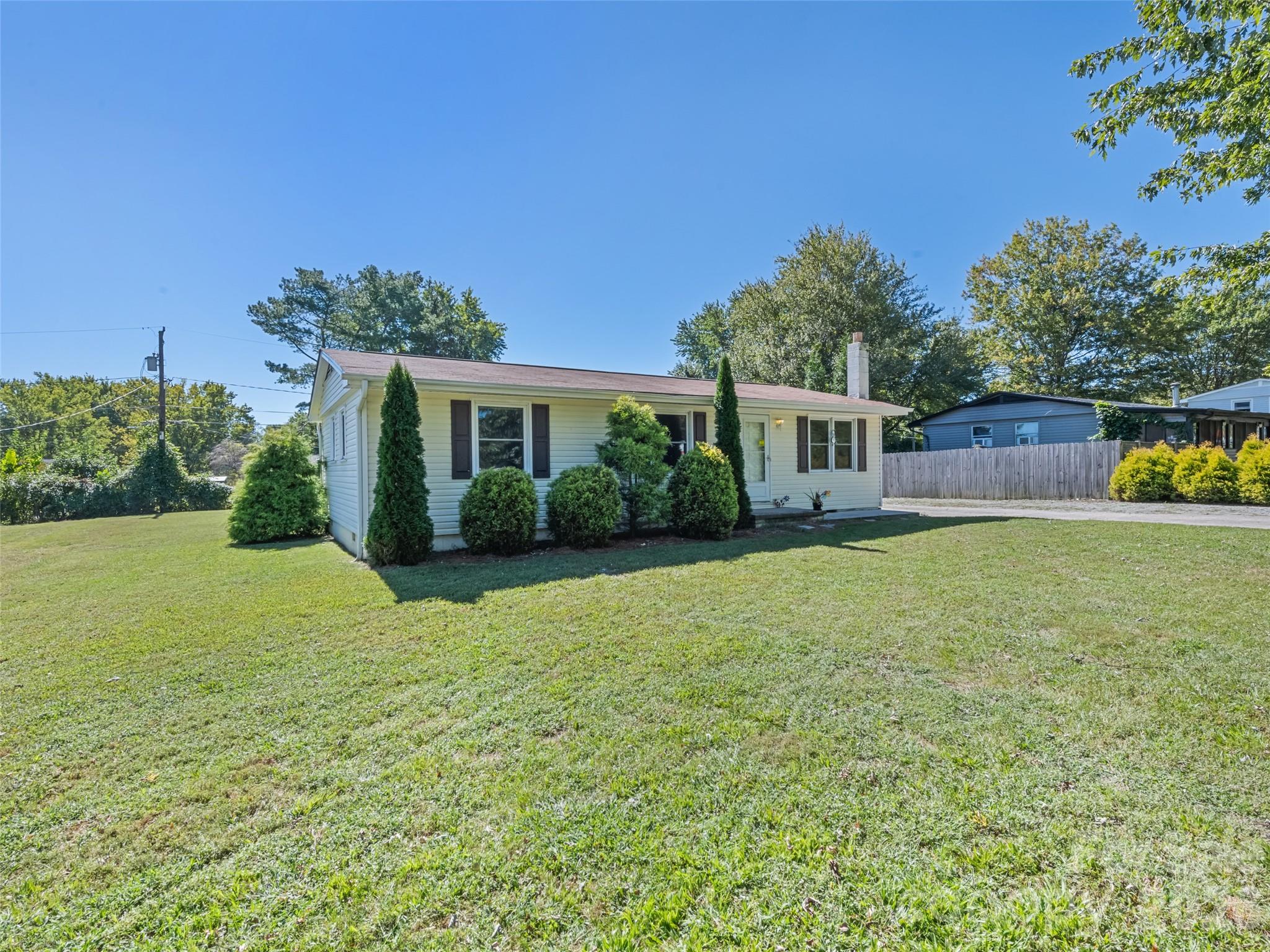 Single Family Residence at 1188 Eastbrook Drive, Hendersonville, photo 3 of 22