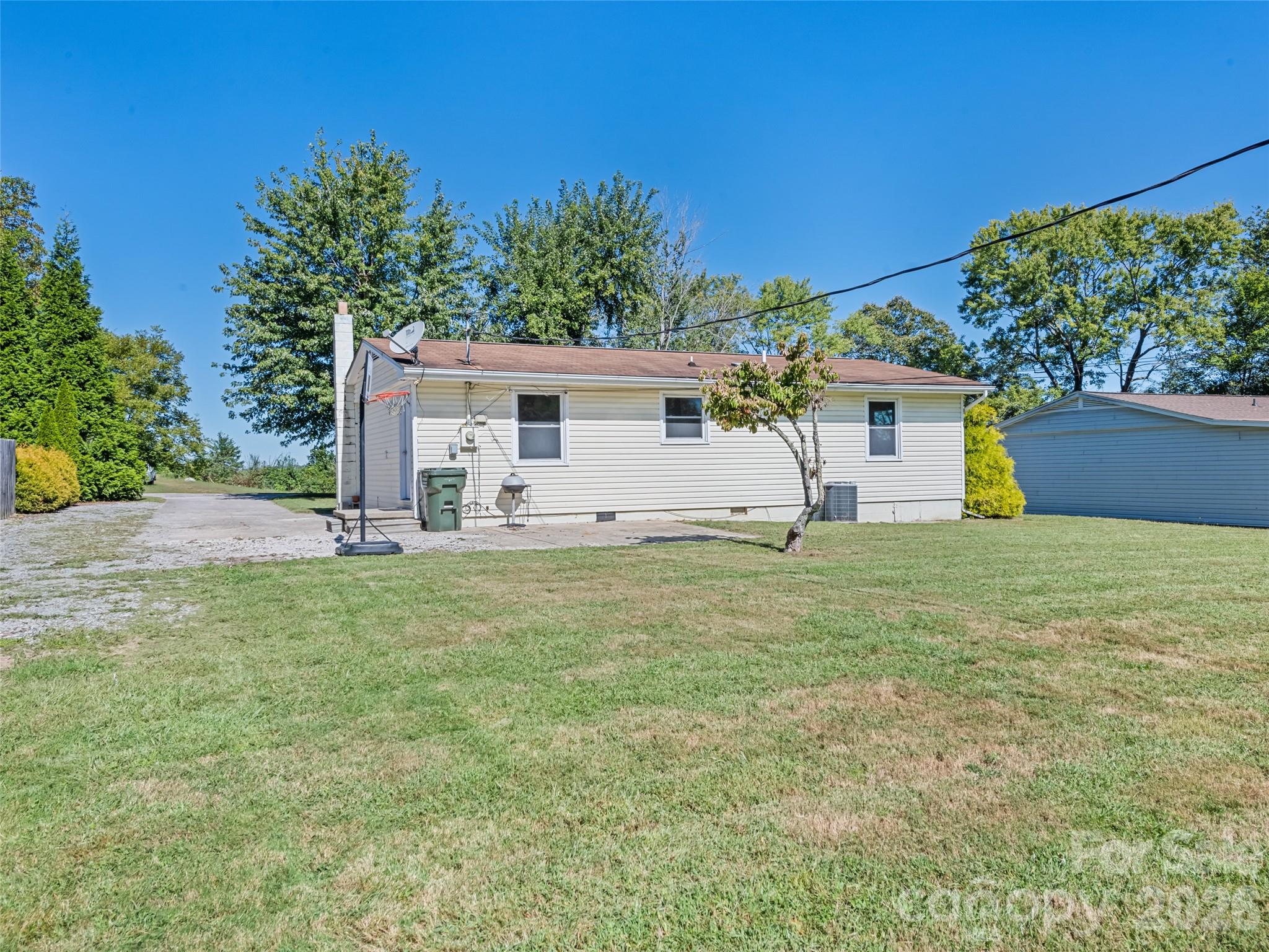 Single Family Residence at 1188 Eastbrook Drive, Hendersonville, photo 5 of 22
