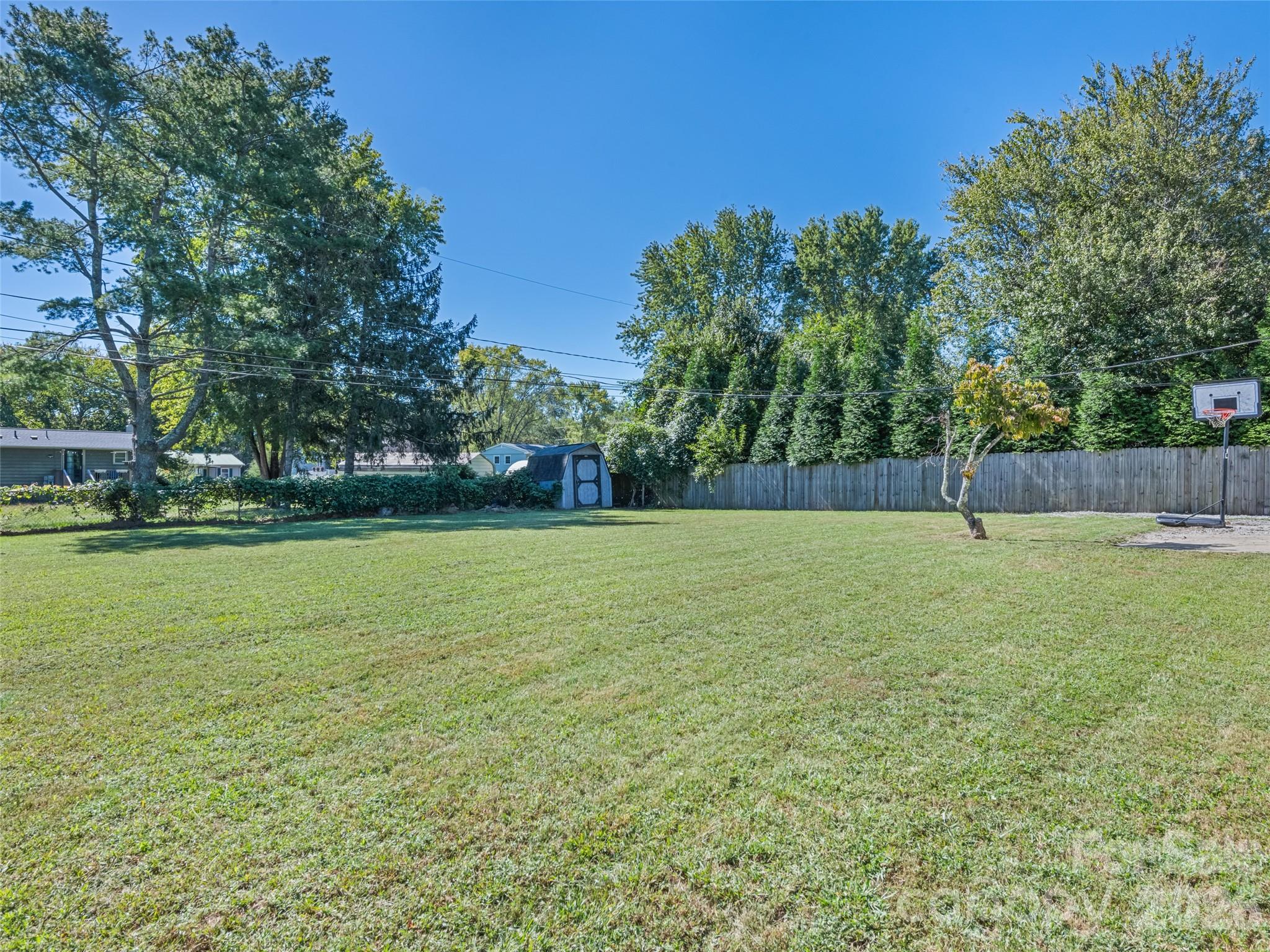 Single Family Residence at 1188 Eastbrook Drive, Hendersonville, photo 6 of 22