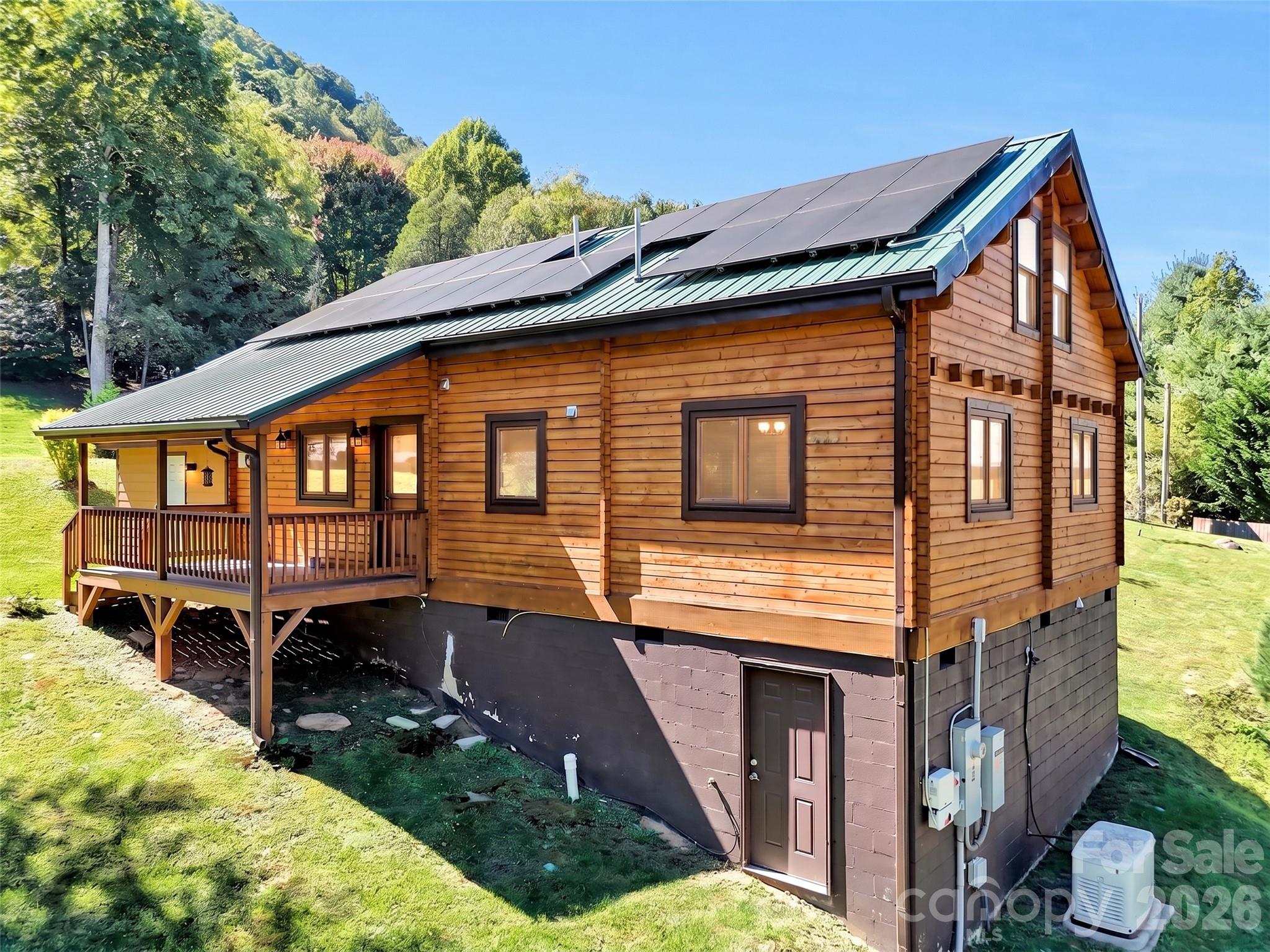 Single Family Residence at 200 Linsonwood Ridge, Waynesville, photo 2 of 27
