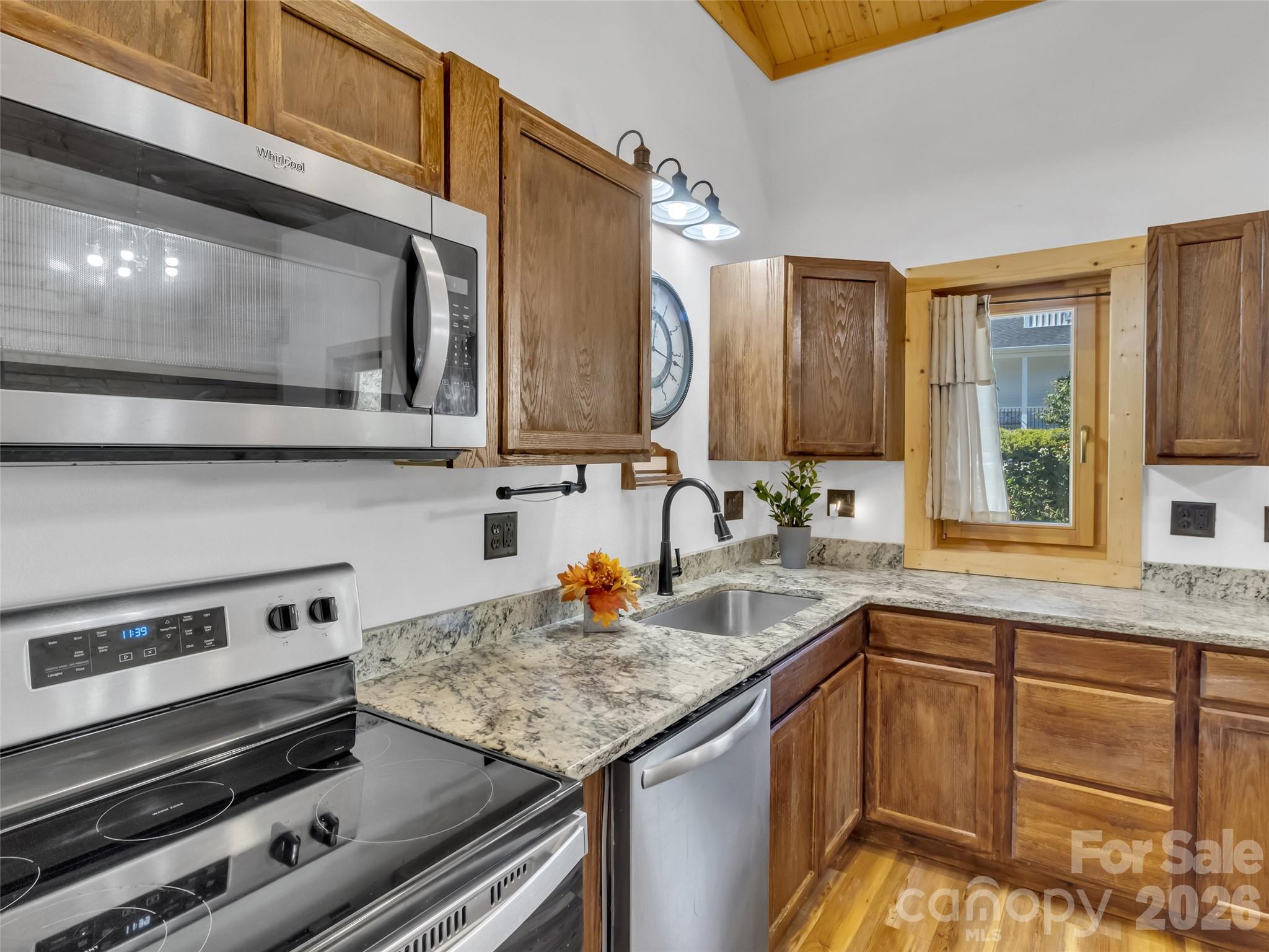 Single Family Residence at 200 Linsonwood Ridge, Waynesville, photo 9 of 27