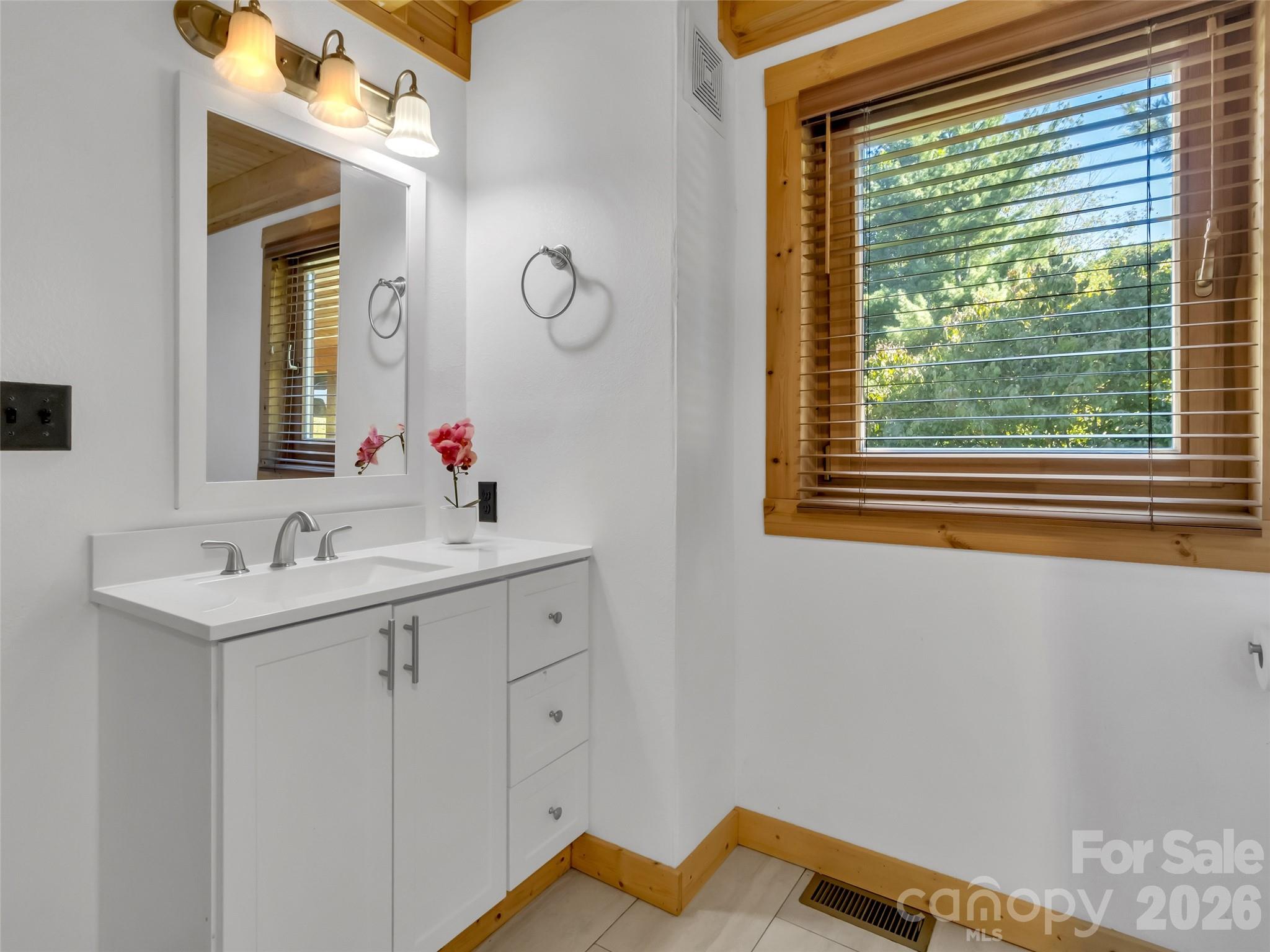 Single Family Residence at 200 Linsonwood Ridge, Waynesville, photo 15 of 27