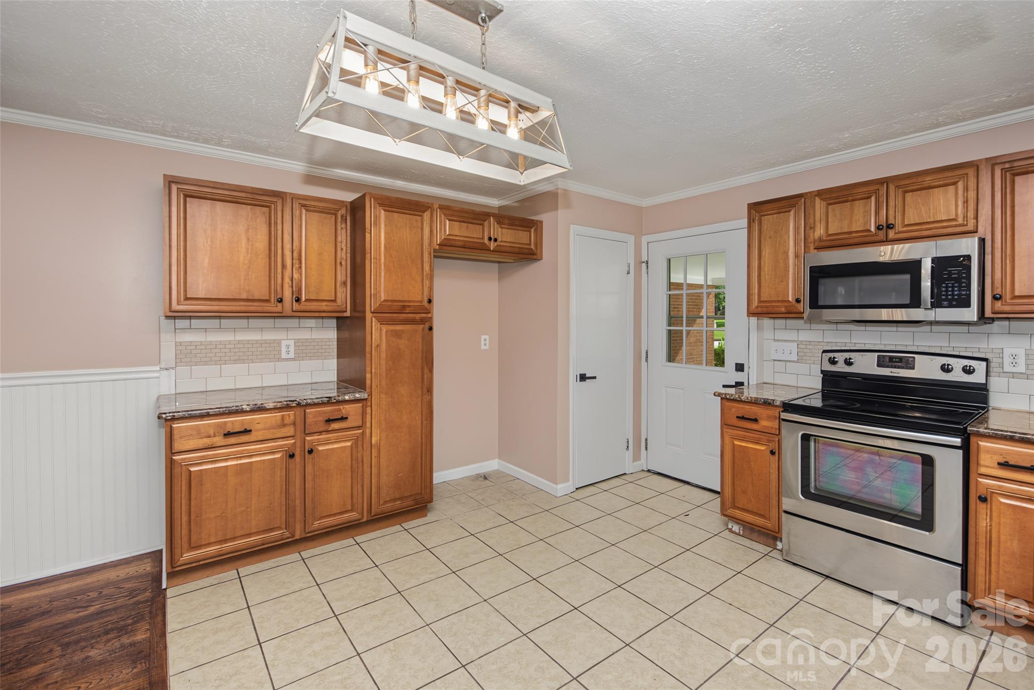 Single Family Residence at 517 N Carolina Avenue, Statesville, photo 6 of 18