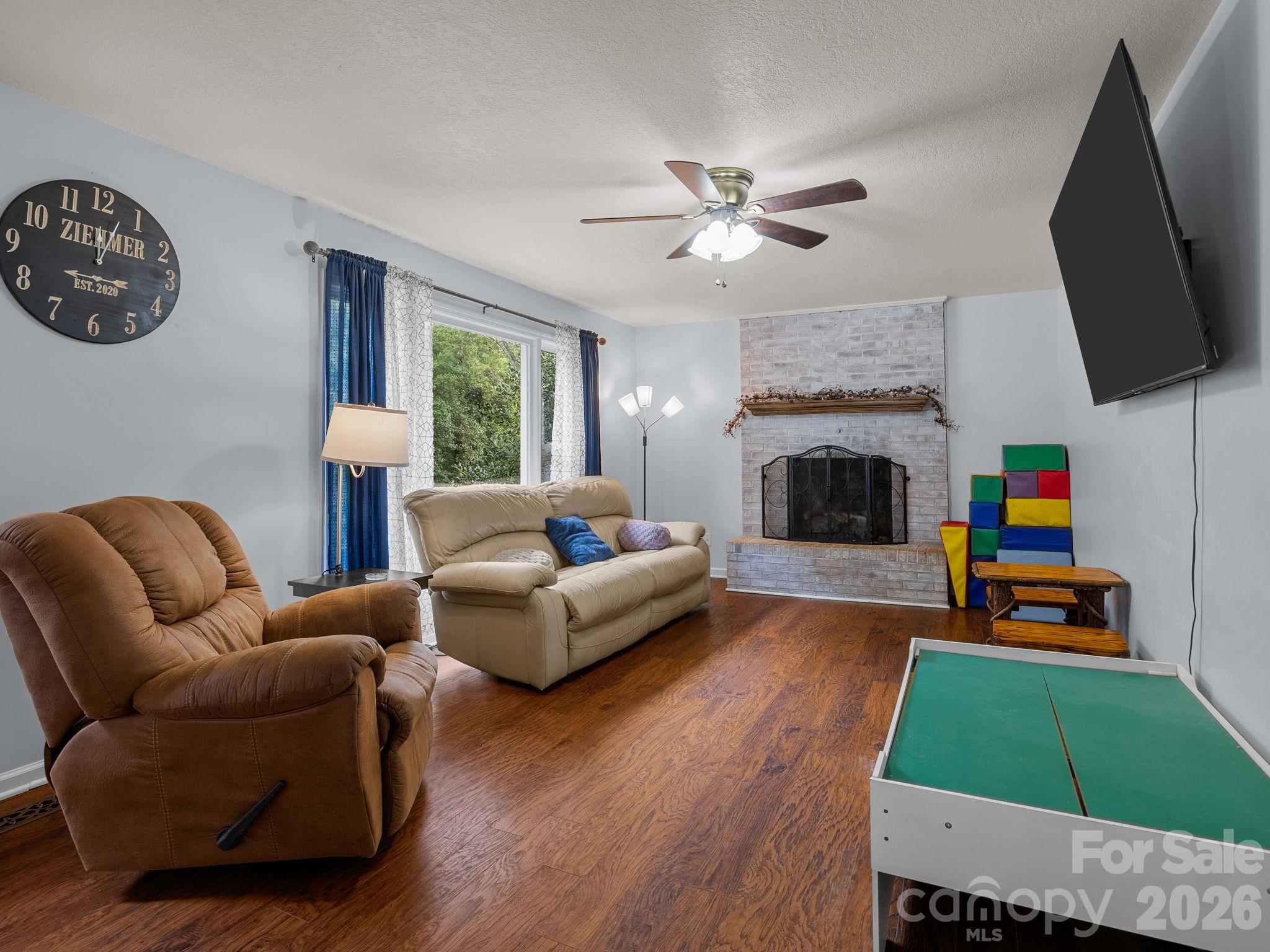 Single Family Residence at 101 Catherine Drive, Columbus, photo 3 of 45