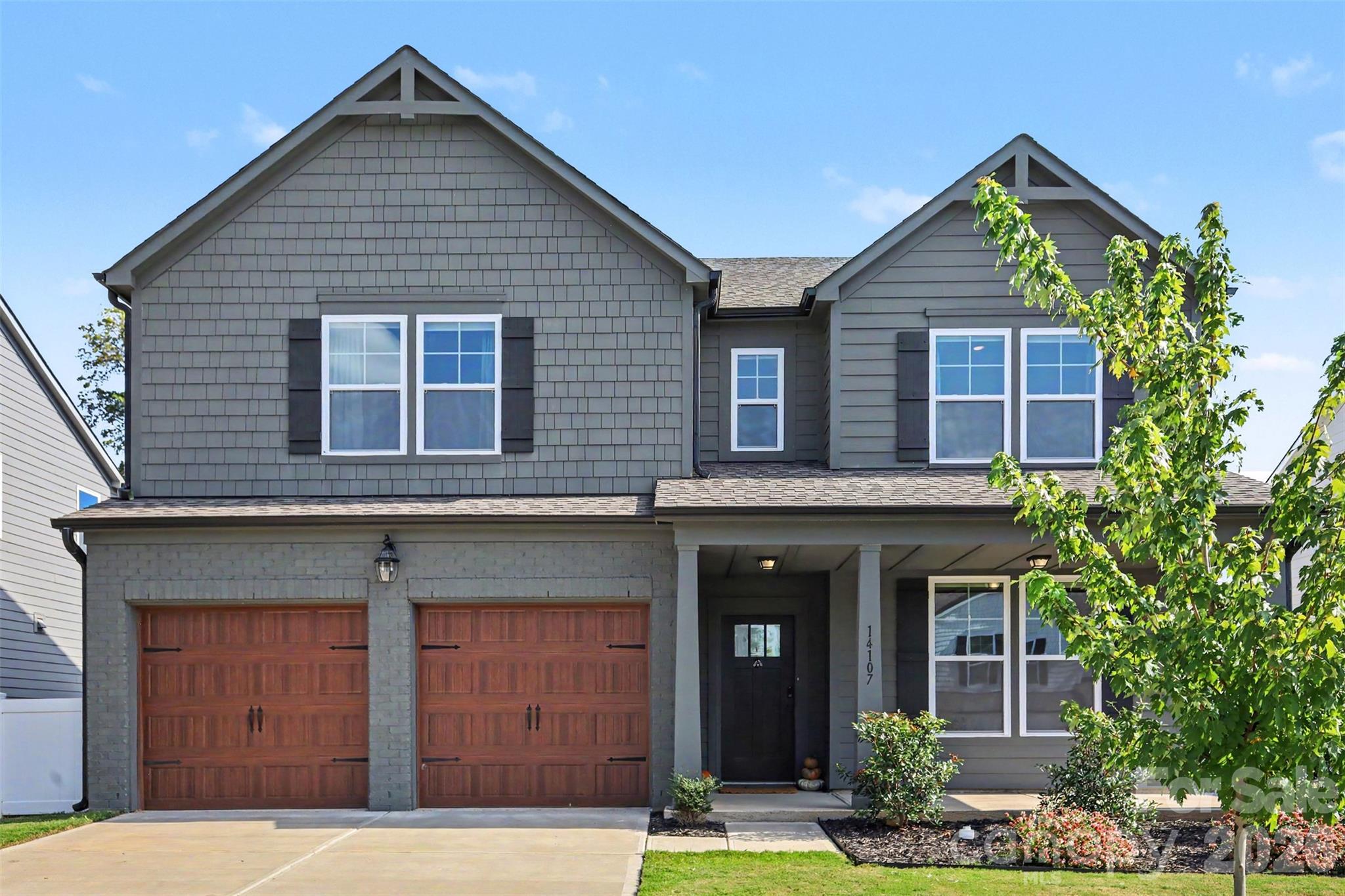 Single Family Residence at 14107 Belmont Greene Drive, Charlotte, photo 2 of 47