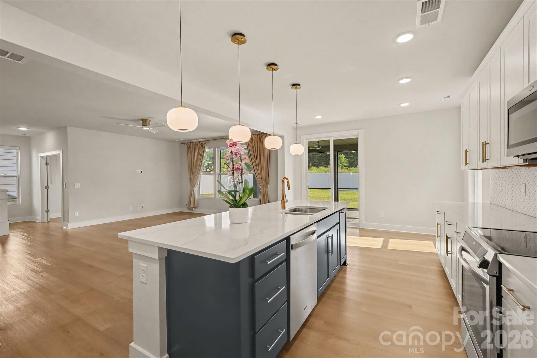 Single Family Residence at 14107 Belmont Greene Drive, Charlotte, photo 15 of 47