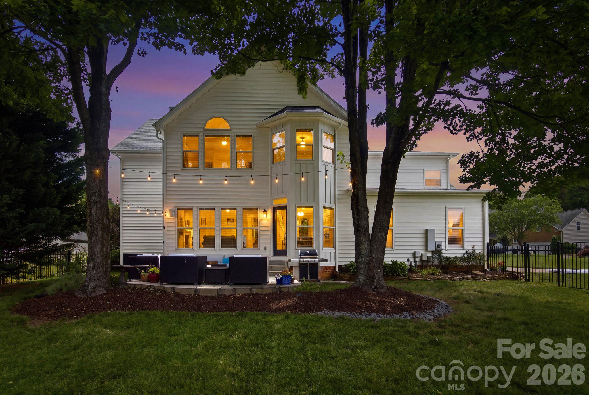 Single Family Residence at 21415 John Pines Drive, Cornelius, photo 4 of 45