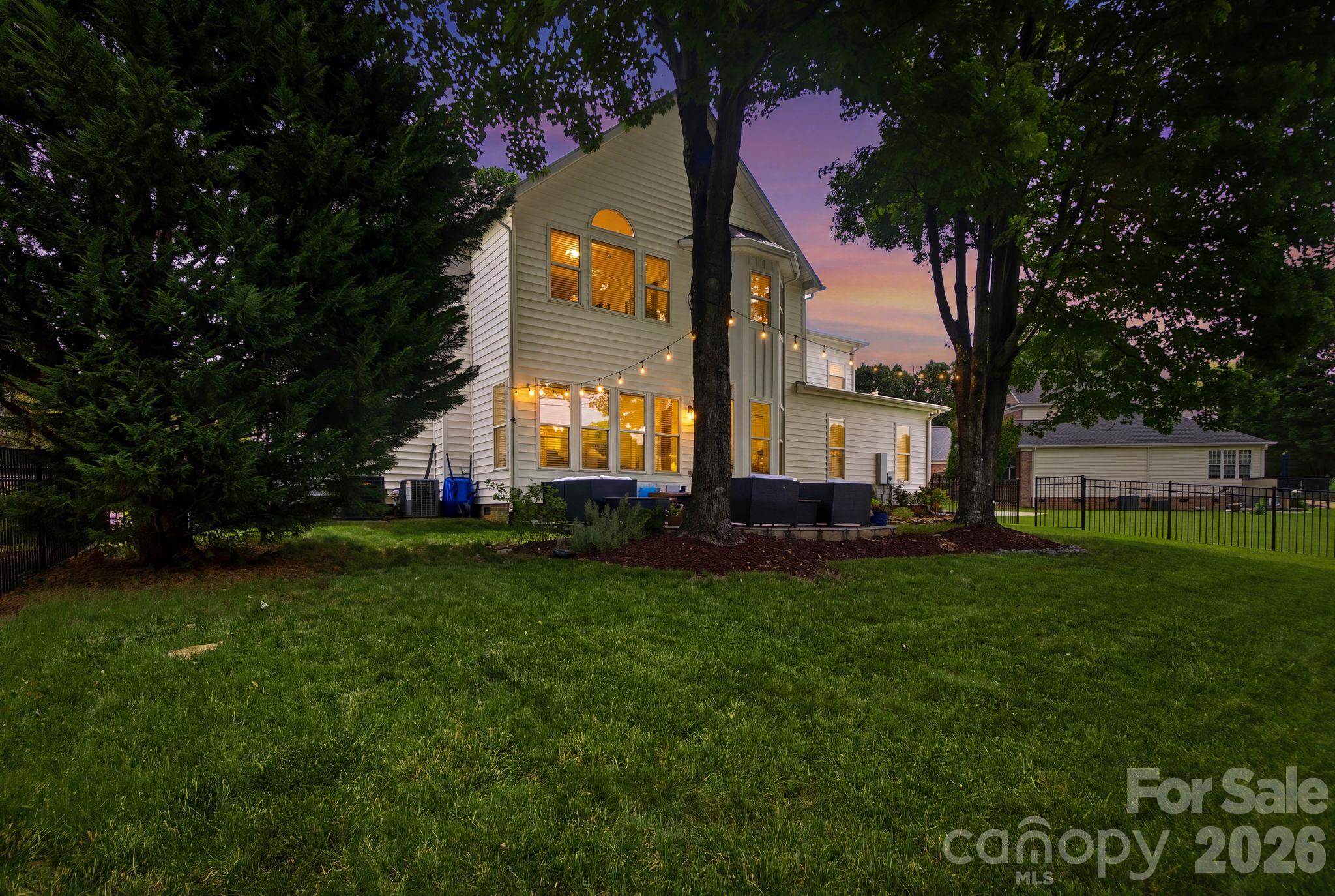 Single Family Residence at 21415 John Pines Drive, Cornelius, photo 5 of 45