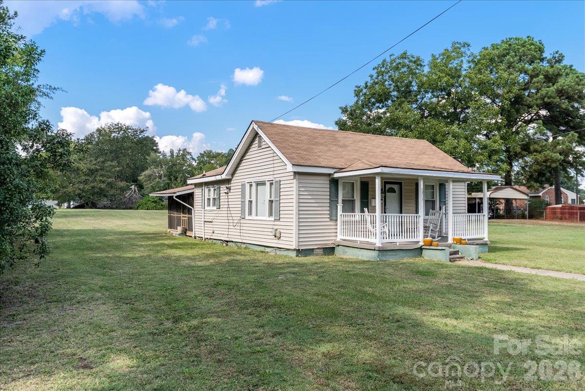 Single Family Residence at 1313 Carolina Avenue, Roanoke Rapids, photo 4 of 28