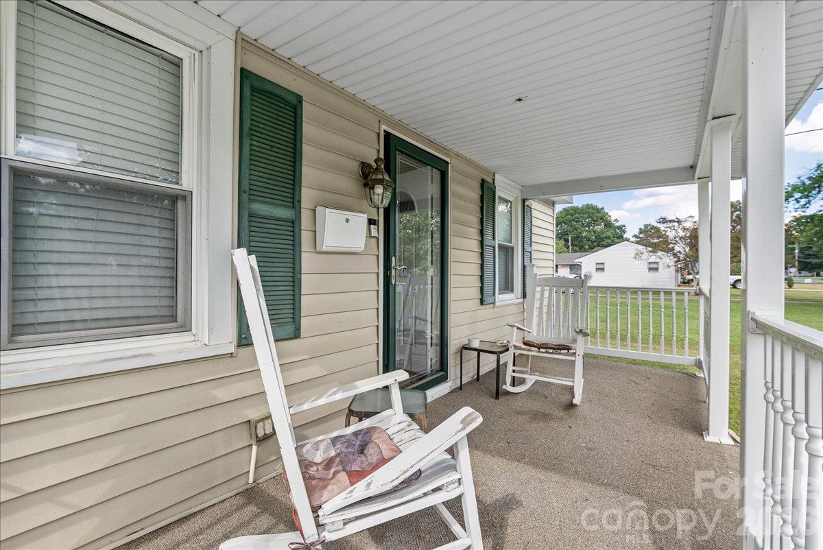 Single Family Residence at 1313 Carolina Avenue, Roanoke Rapids, photo 5 of 28