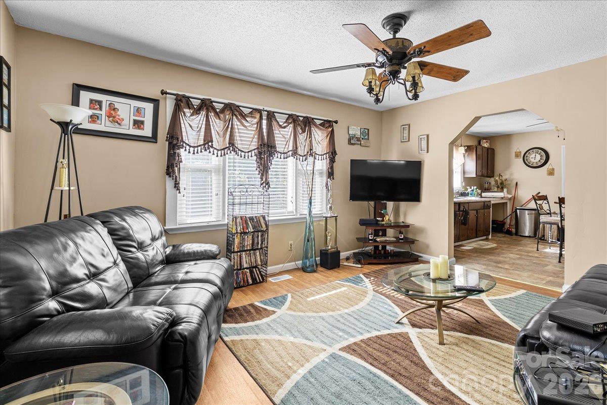 Single Family Residence at 1313 Carolina Avenue, Roanoke Rapids, photo 9 of 28