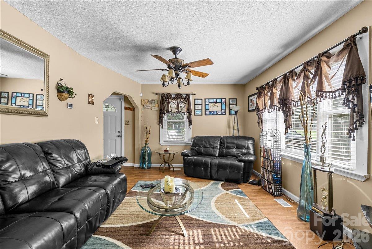 Single Family Residence at 1313 Carolina Avenue, Roanoke Rapids, photo 10 of 28