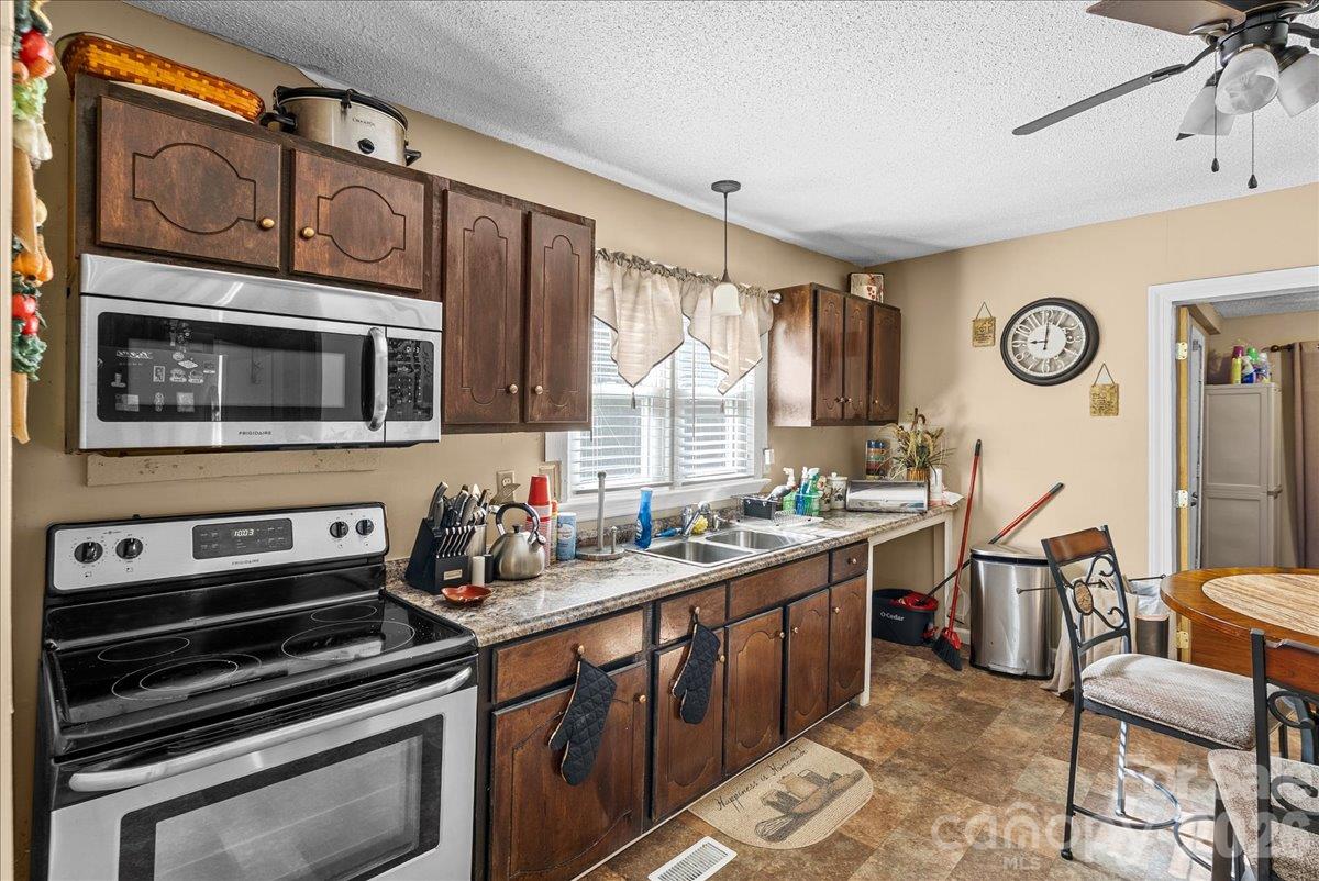 Single Family Residence at 1313 Carolina Avenue, Roanoke Rapids, photo 12 of 28