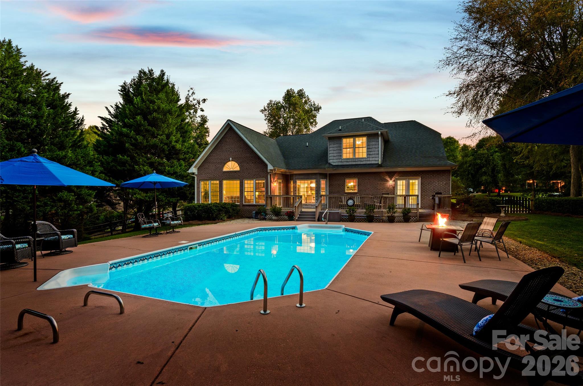 Single Family Residence at 131 Summerfield Court, Lake Wylie, photo 2 of 32