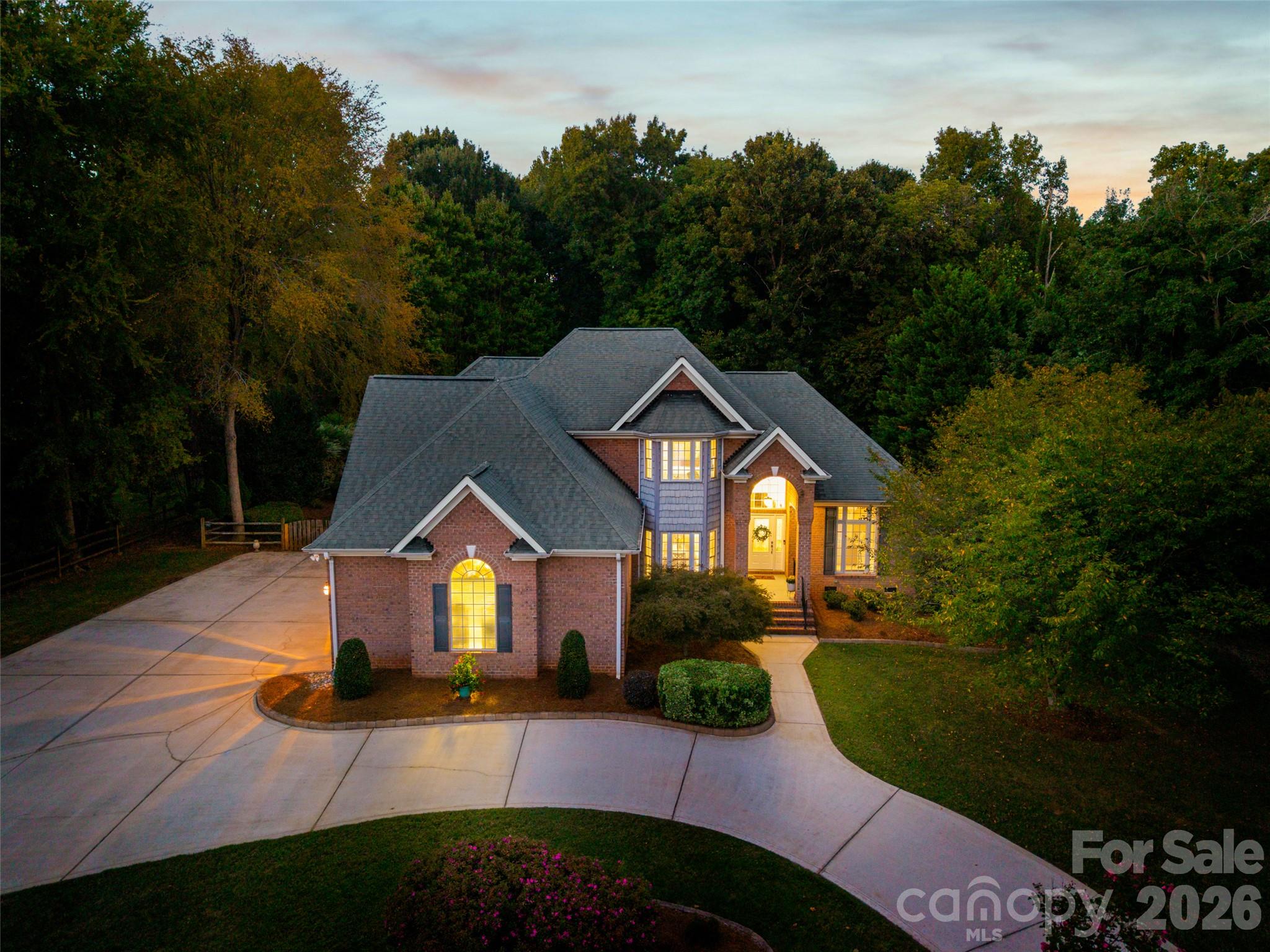 Single Family Residence at 131 Summerfield Court, Lake Wylie, photo 3 of 32
