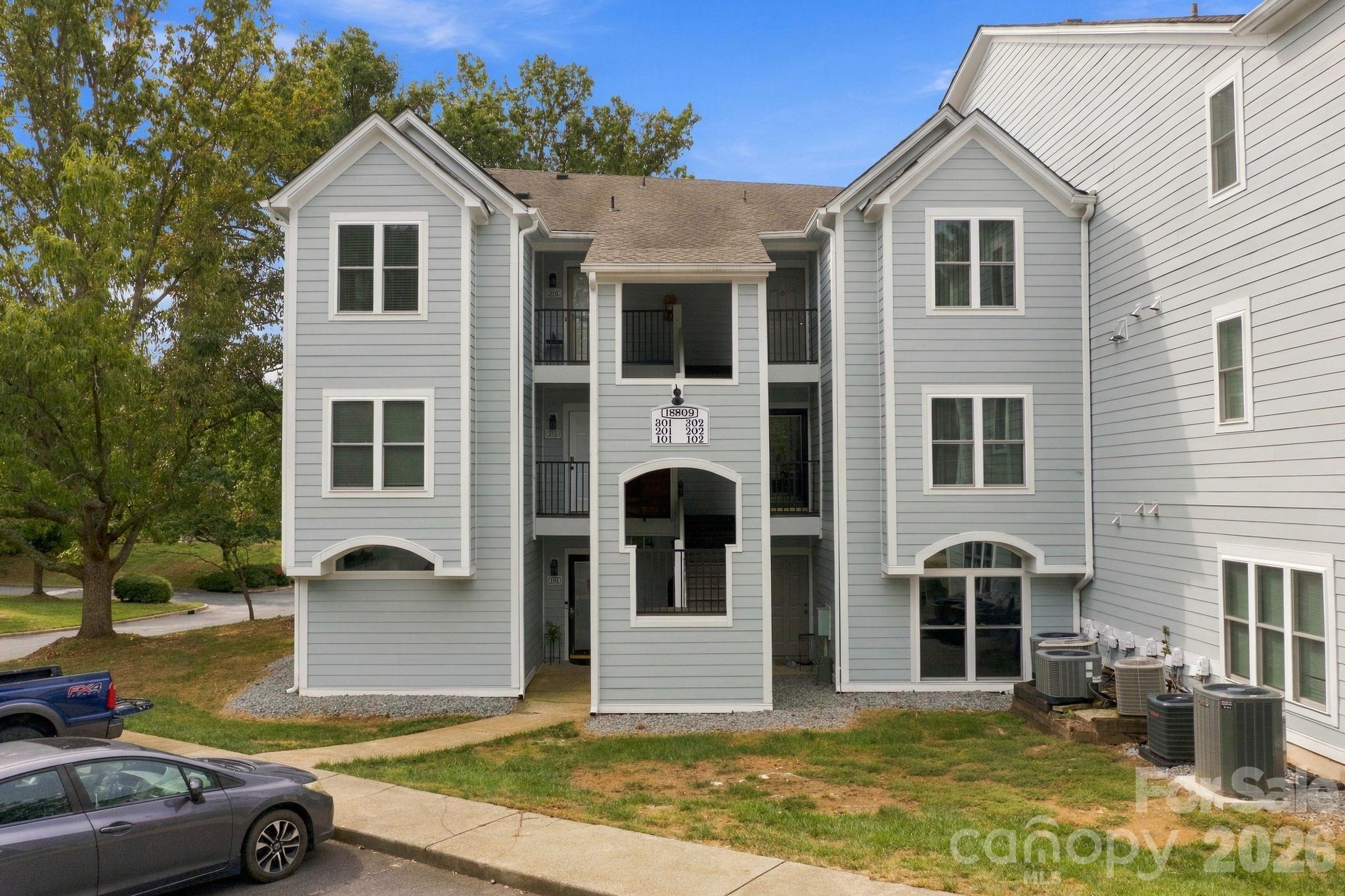 Condominium at 18809 Nautical Drive, Cornelius, photo 21 of 43