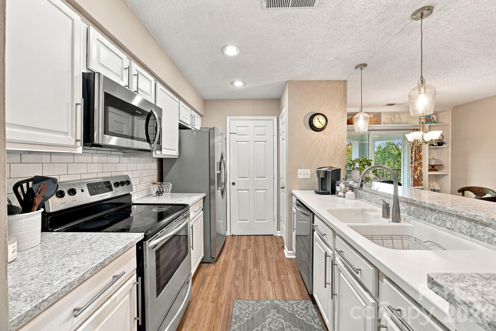 Condominium at 18809 Nautical Drive, Cornelius, photo 6 of 43