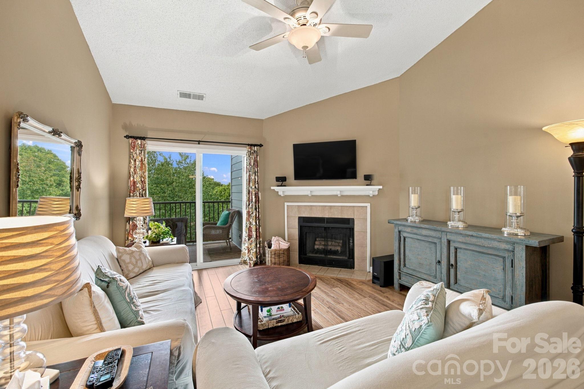 Condominium at 18809 Nautical Drive, Cornelius, photo 2 of 43