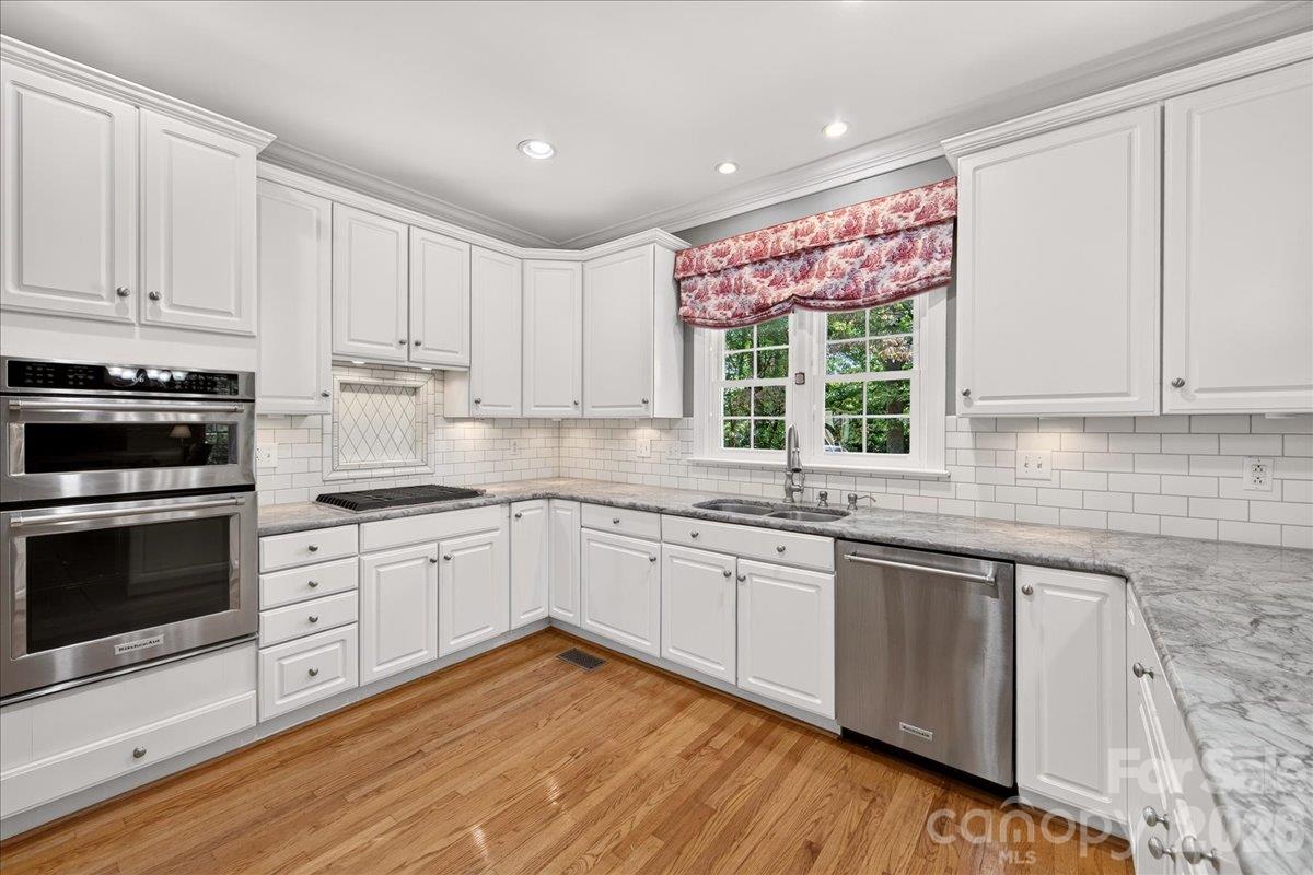 Single Family Residence at 5919 Derry Hill Place, Charlotte, photo 12 of 43