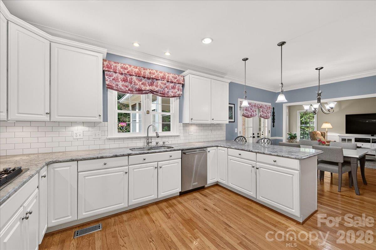 Single Family Residence at 5919 Derry Hill Place, Charlotte, photo 13 of 43