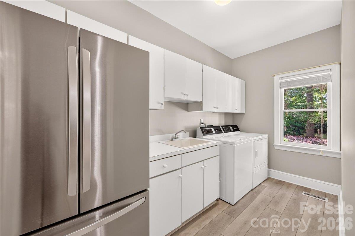 Single Family Residence at 5919 Derry Hill Place, Charlotte, photo 20 of 43