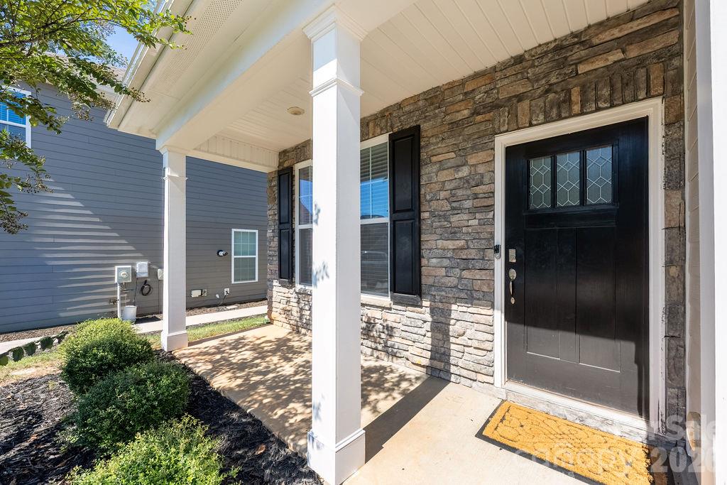 Single Family Residence at 108 Northstone Road, Mooresville, photo 3 of 45