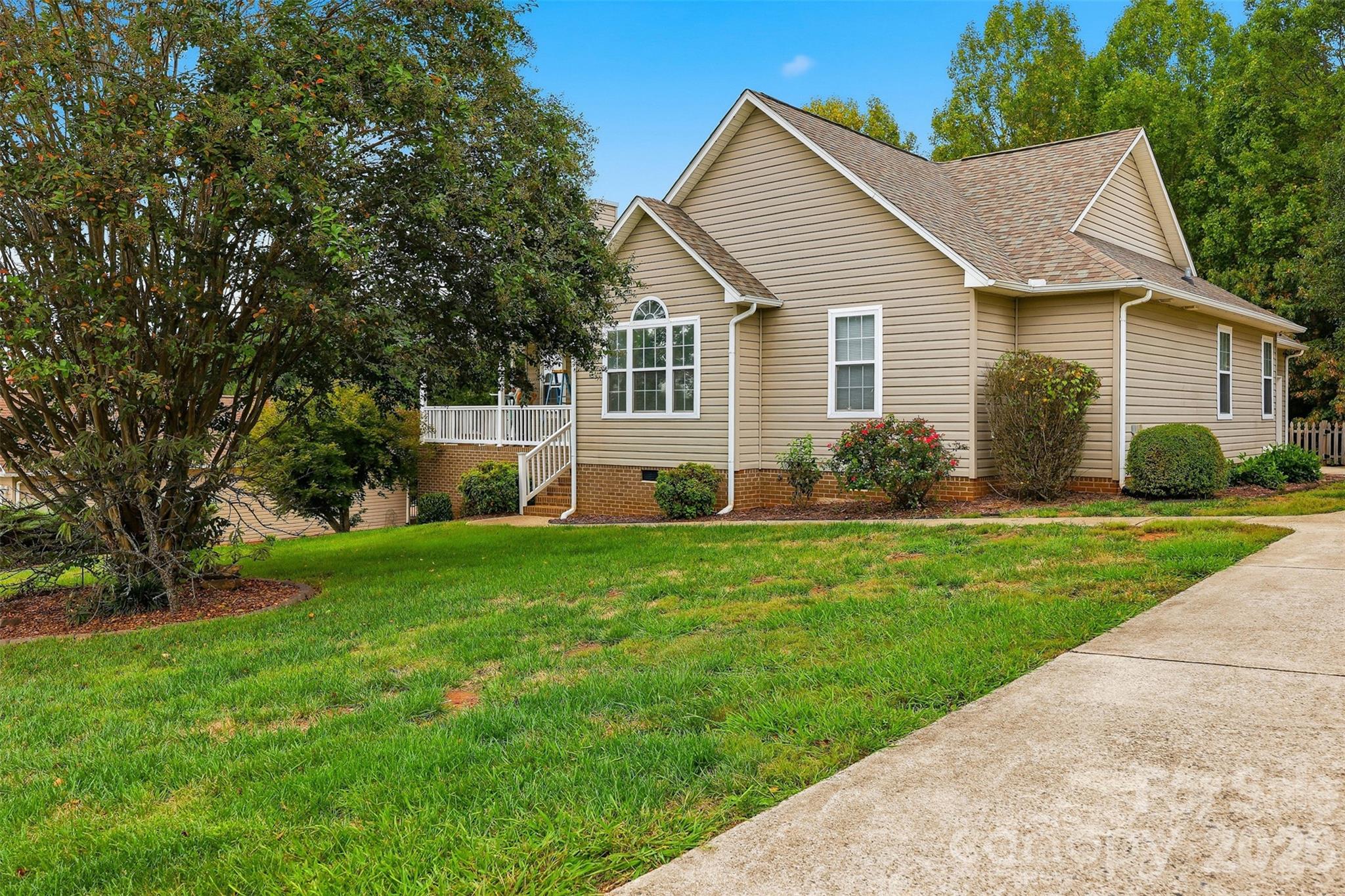 Single Family Residence at 217 Sundance Circle, Statesville, photo 7 of 47