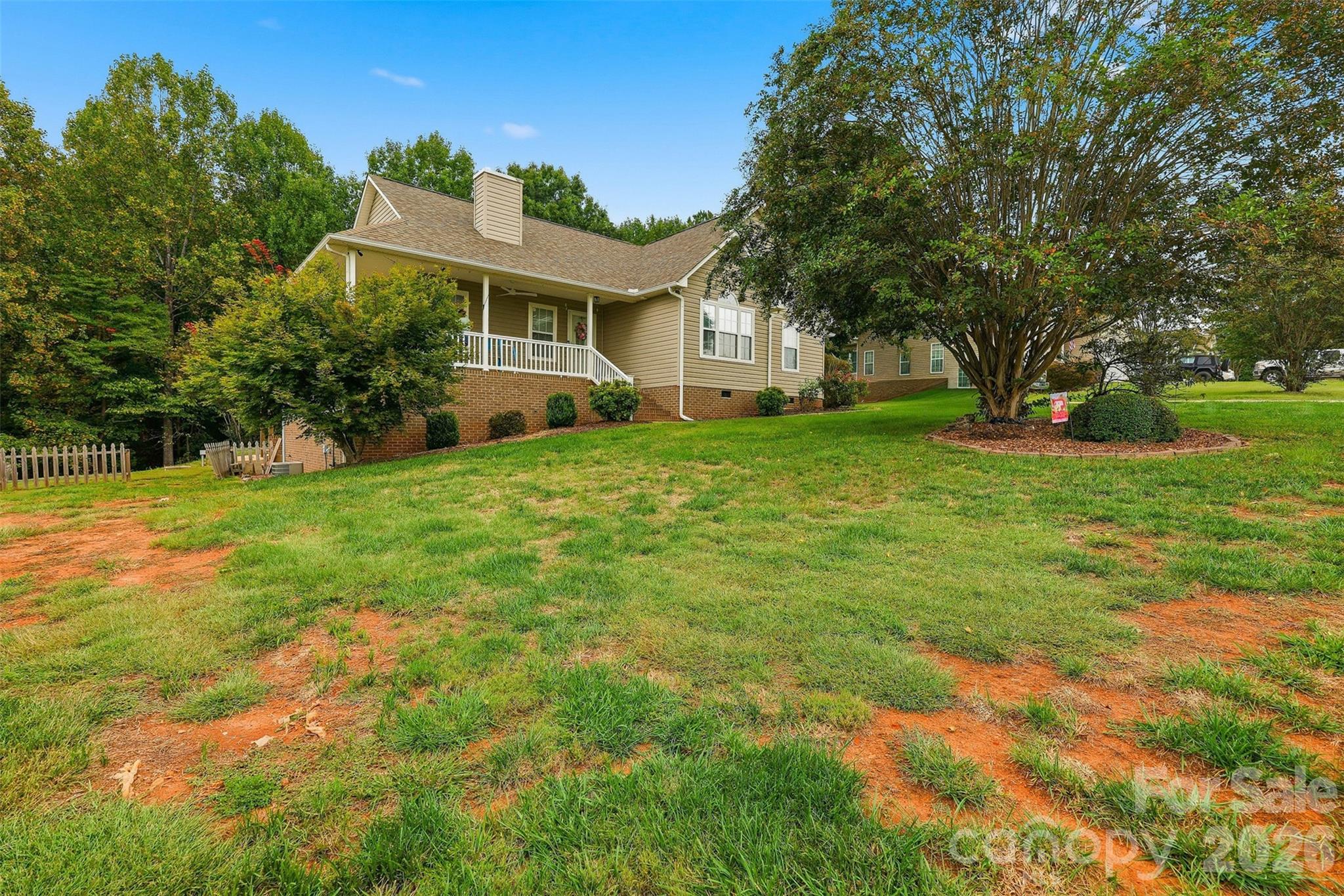 Single Family Residence at 217 Sundance Circle, Statesville, photo 8 of 47