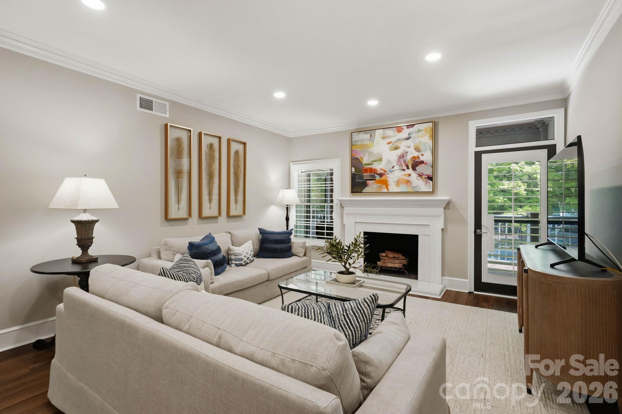 Condominium at 2432 Selwyn Avenue, Charlotte, photo 5 of 21