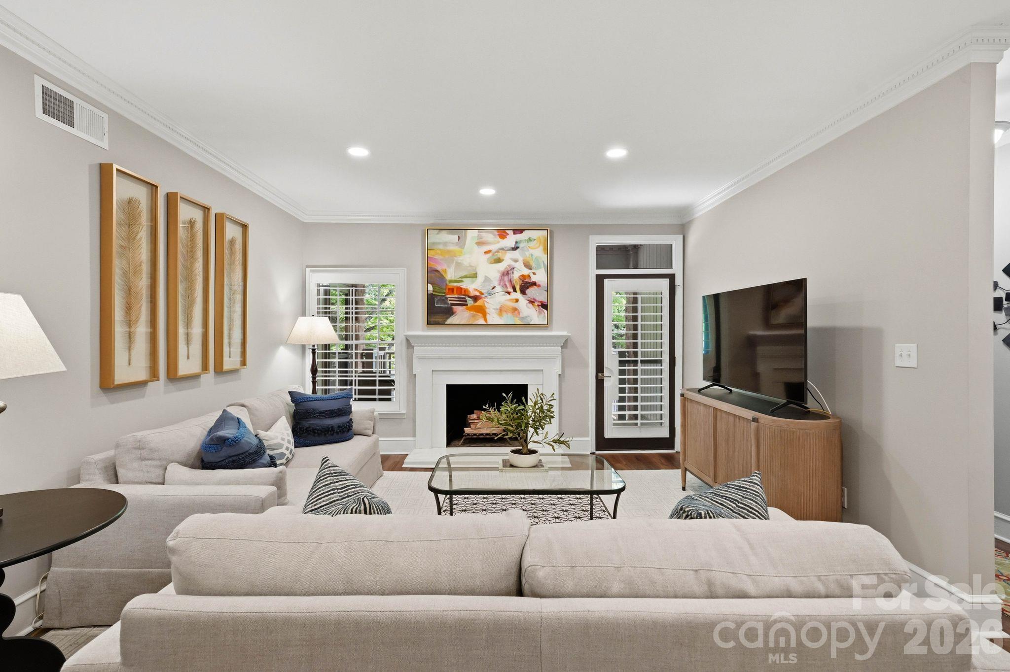 Condominium at 2432 Selwyn Avenue, Charlotte, photo 6 of 21