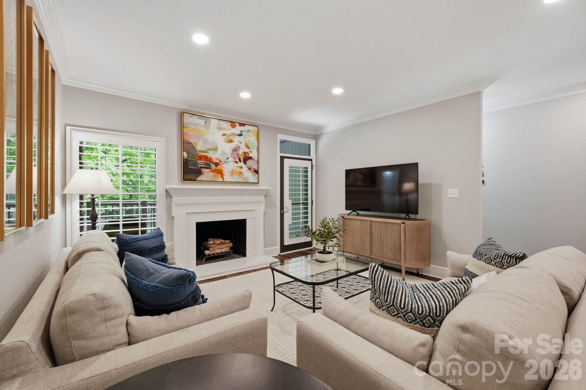 Condominium at 2432 Selwyn Avenue, Charlotte, photo 7 of 21